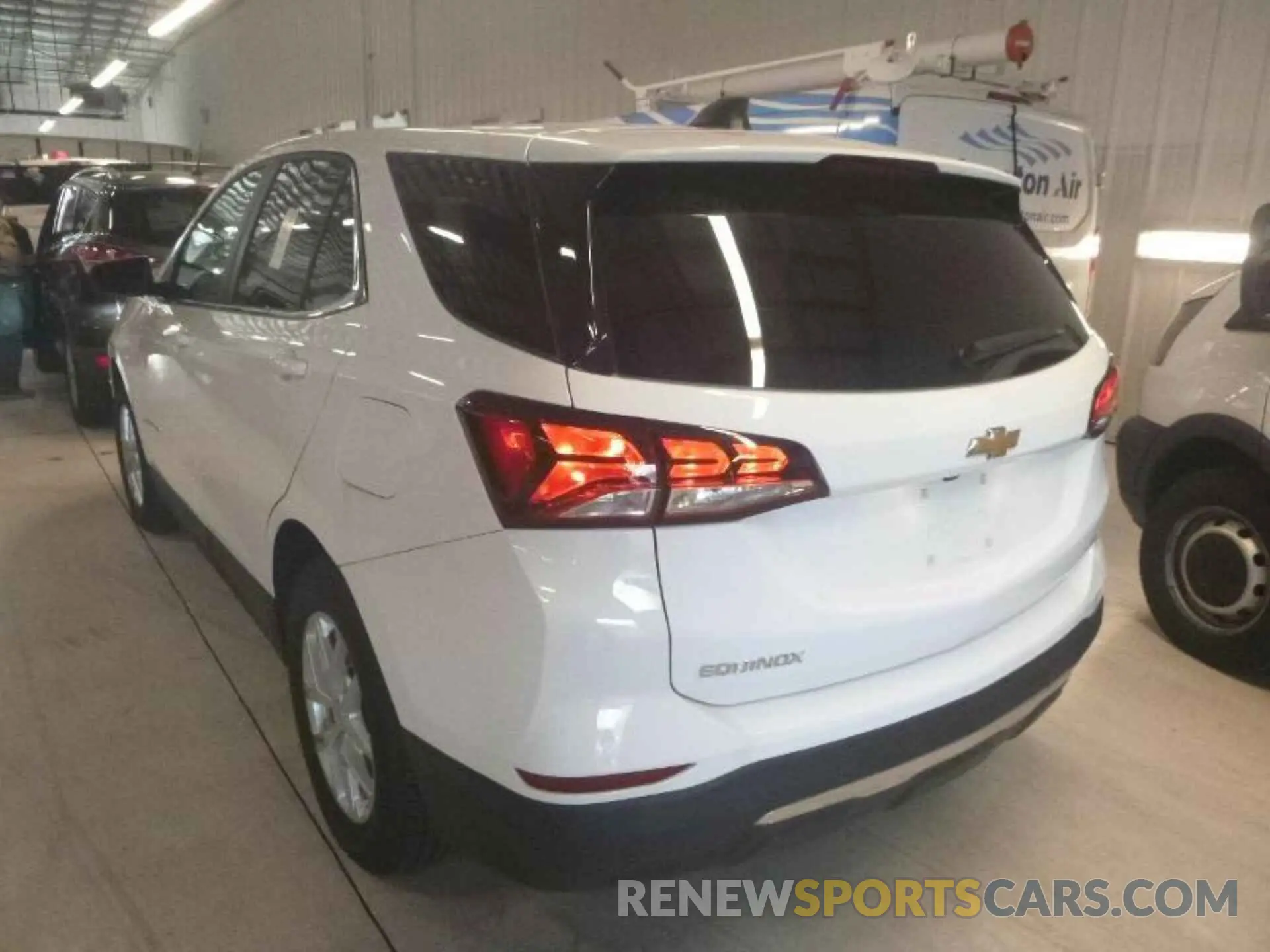 6 Photograph of a damaged car 2GNAXJEV7N6120538 CHEVROLET EQUINOX 2022