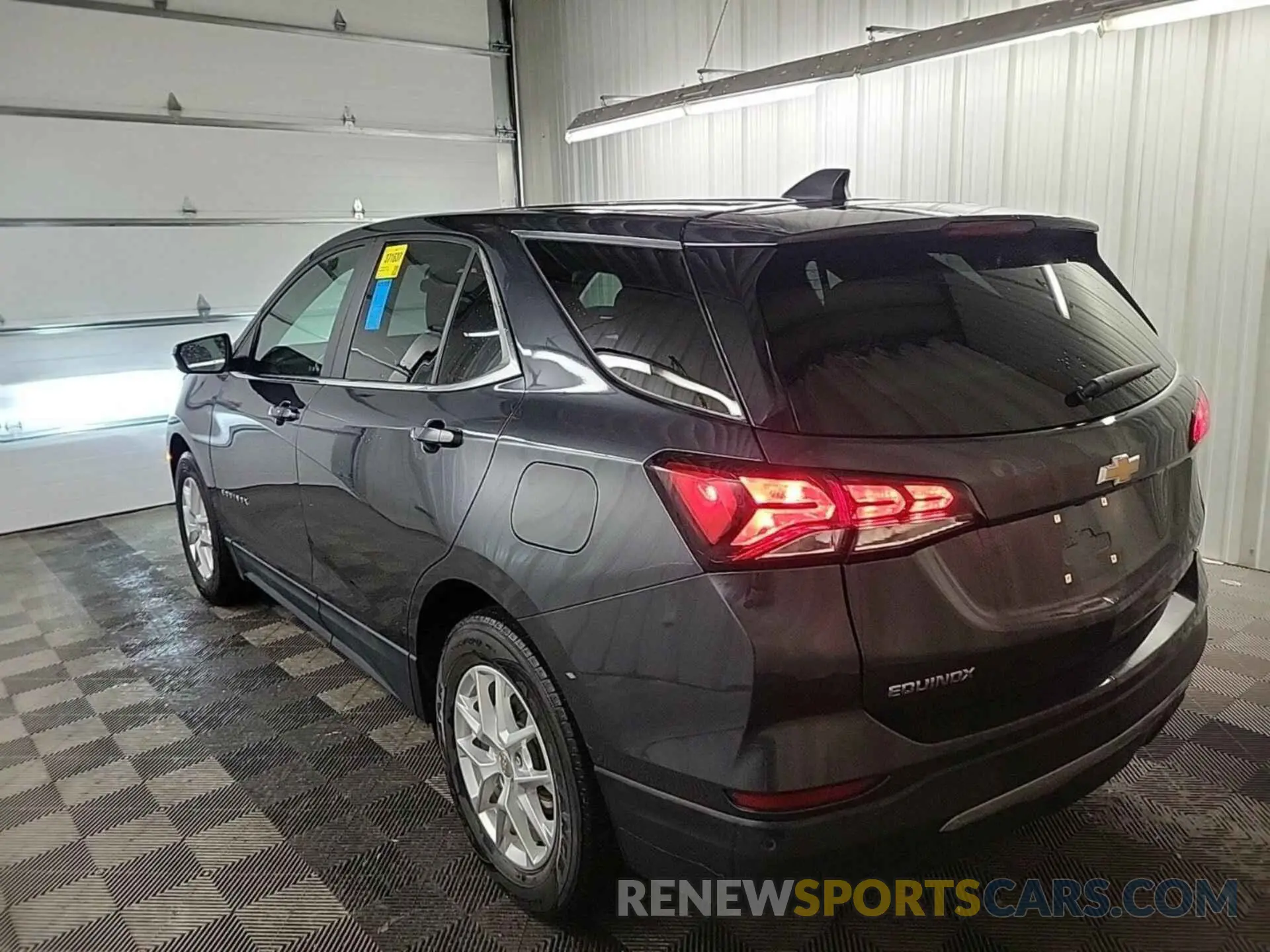 2 Photograph of a damaged car 2GNAXJEV8N6108575 CHEVROLET EQUINOX 2022