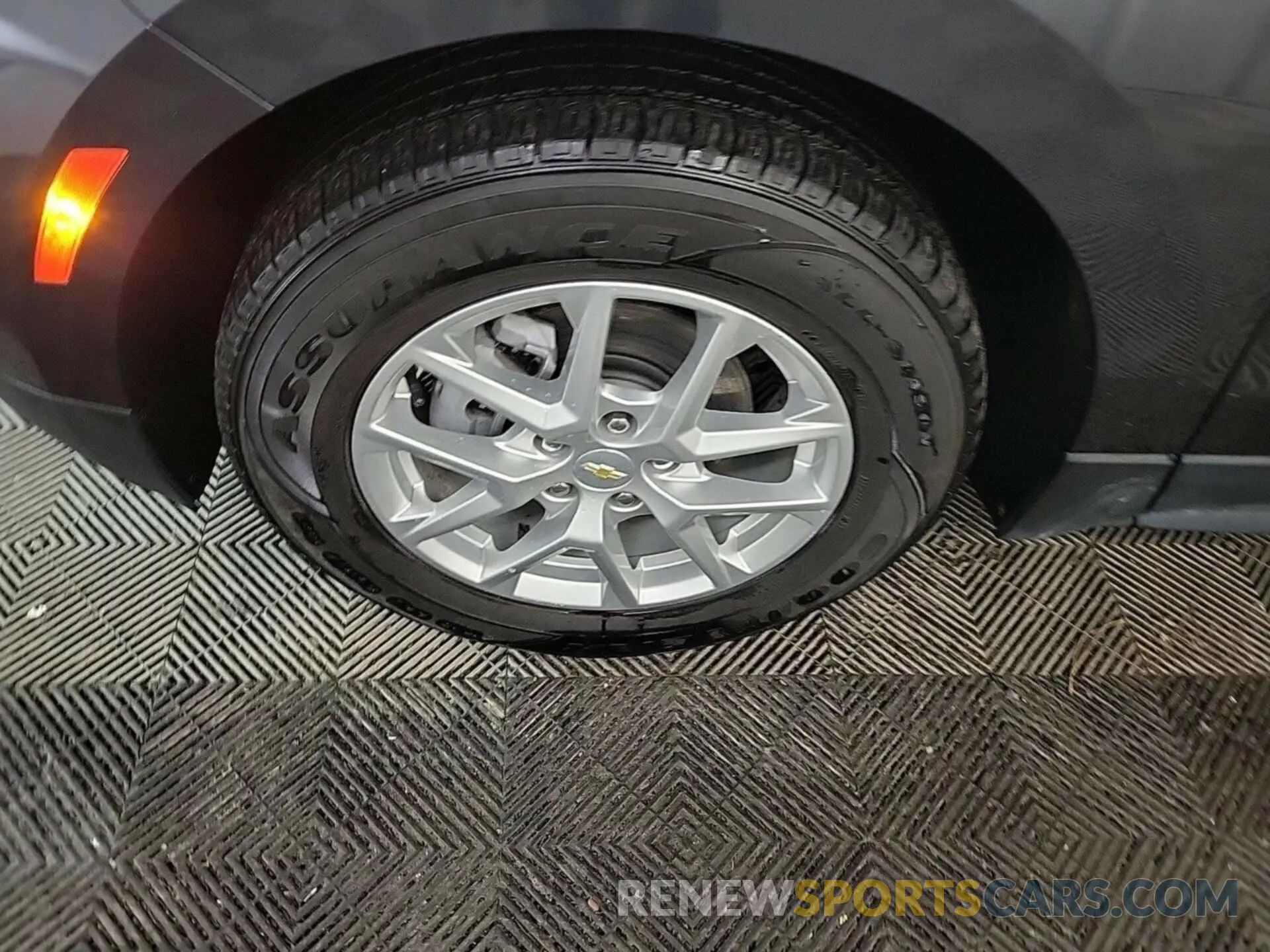21 Photograph of a damaged car 2GNAXJEV8N6108575 CHEVROLET EQUINOX 2022