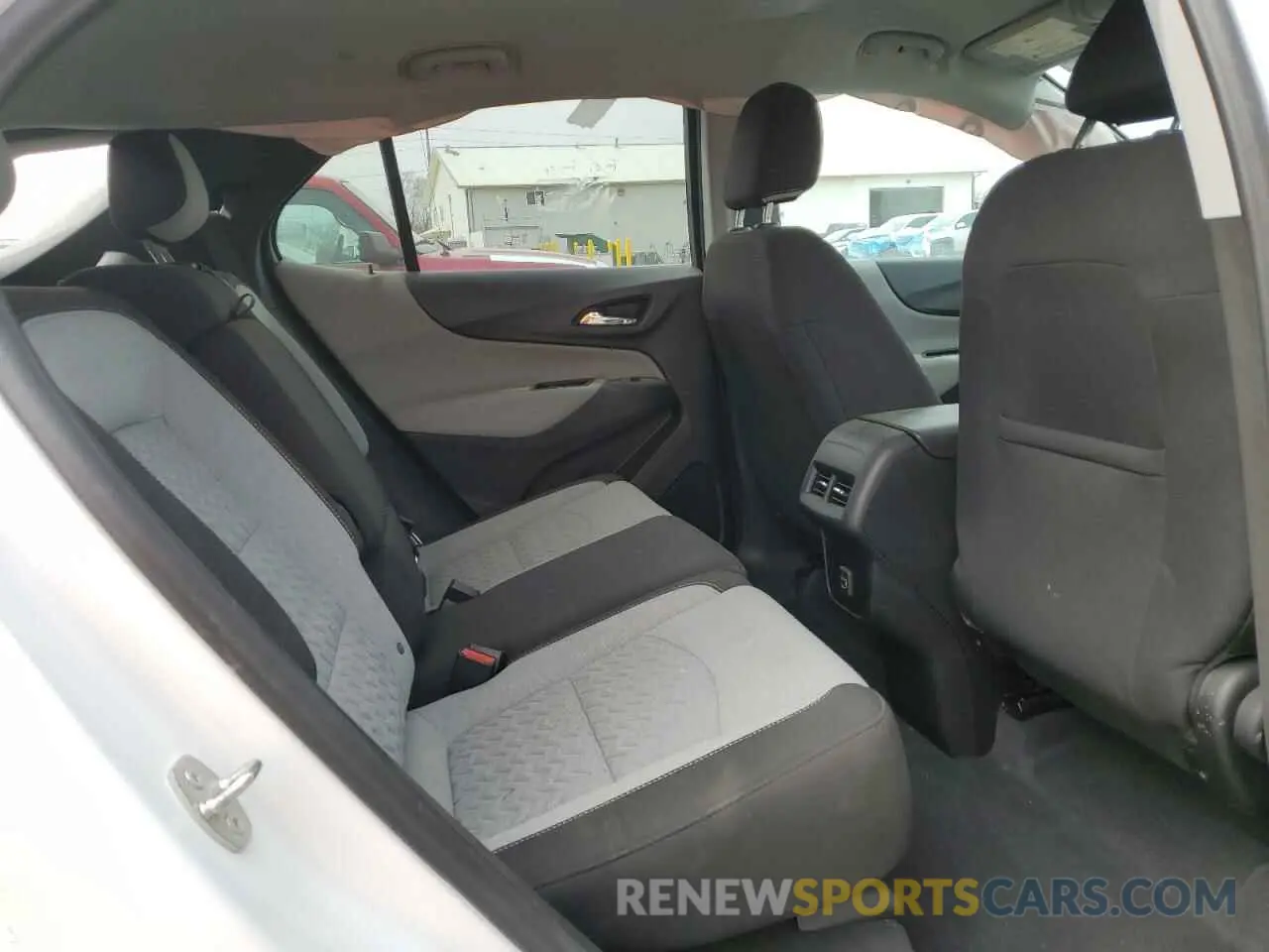 11 Photograph of a damaged car 2GNAXJEV8N6116496 CHEVROLET EQUINOX 2022