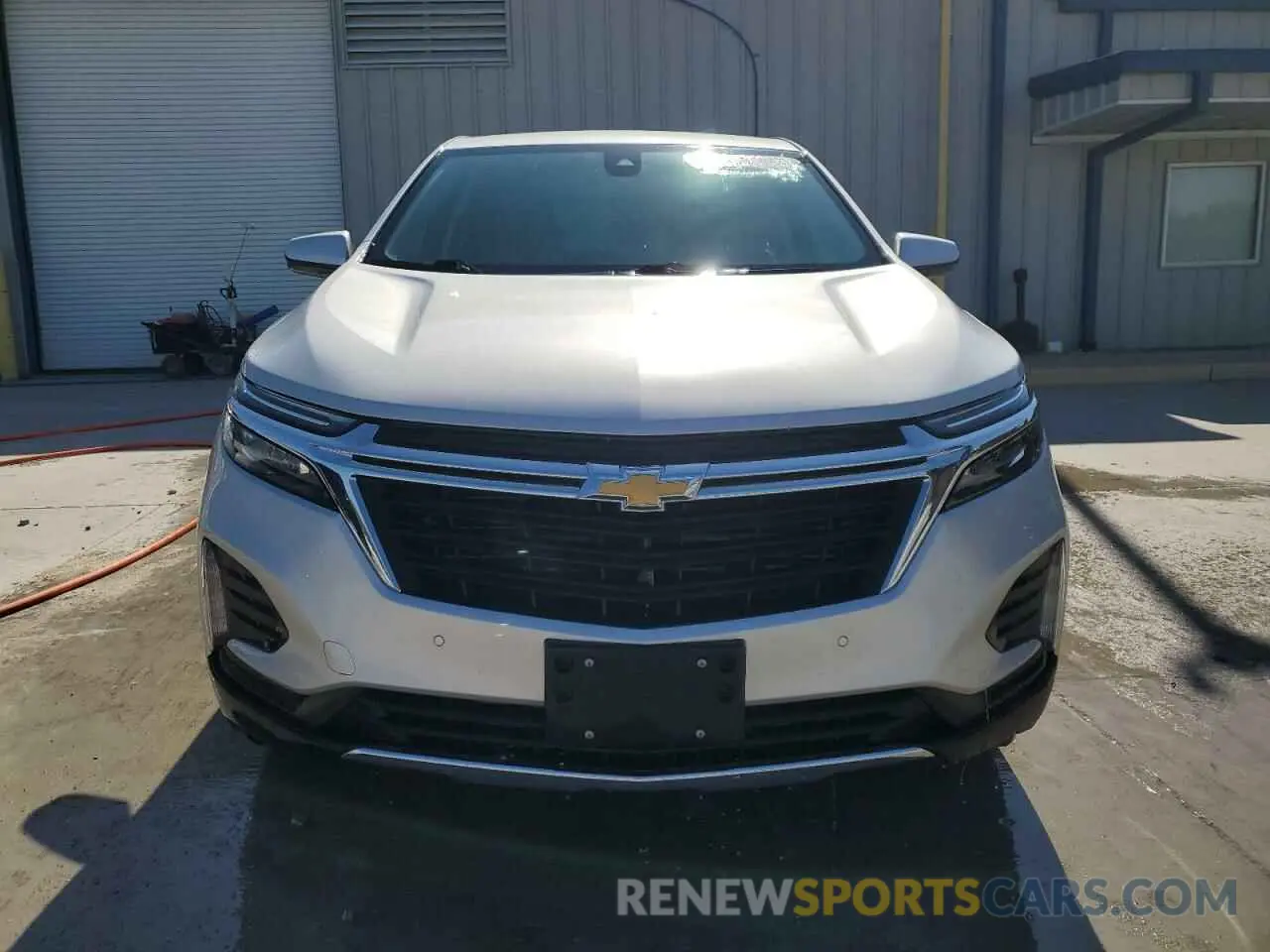5 Photograph of a damaged car 2GNAXJEV8N6135999 CHEVROLET EQUINOX 2022