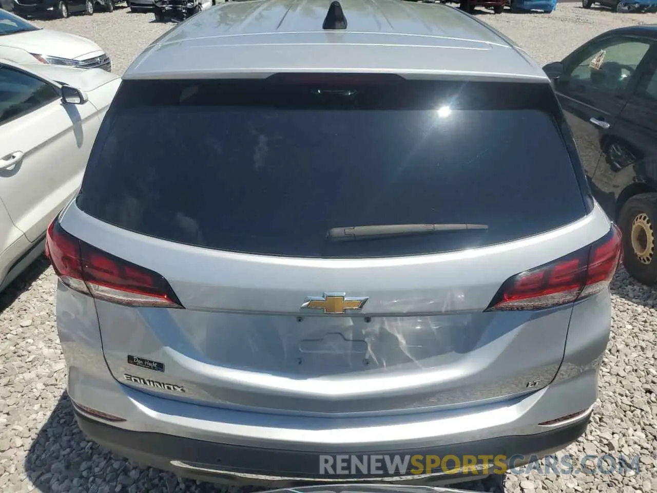 6 Photograph of a damaged car 2GNAXJEV8N6135999 CHEVROLET EQUINOX 2022