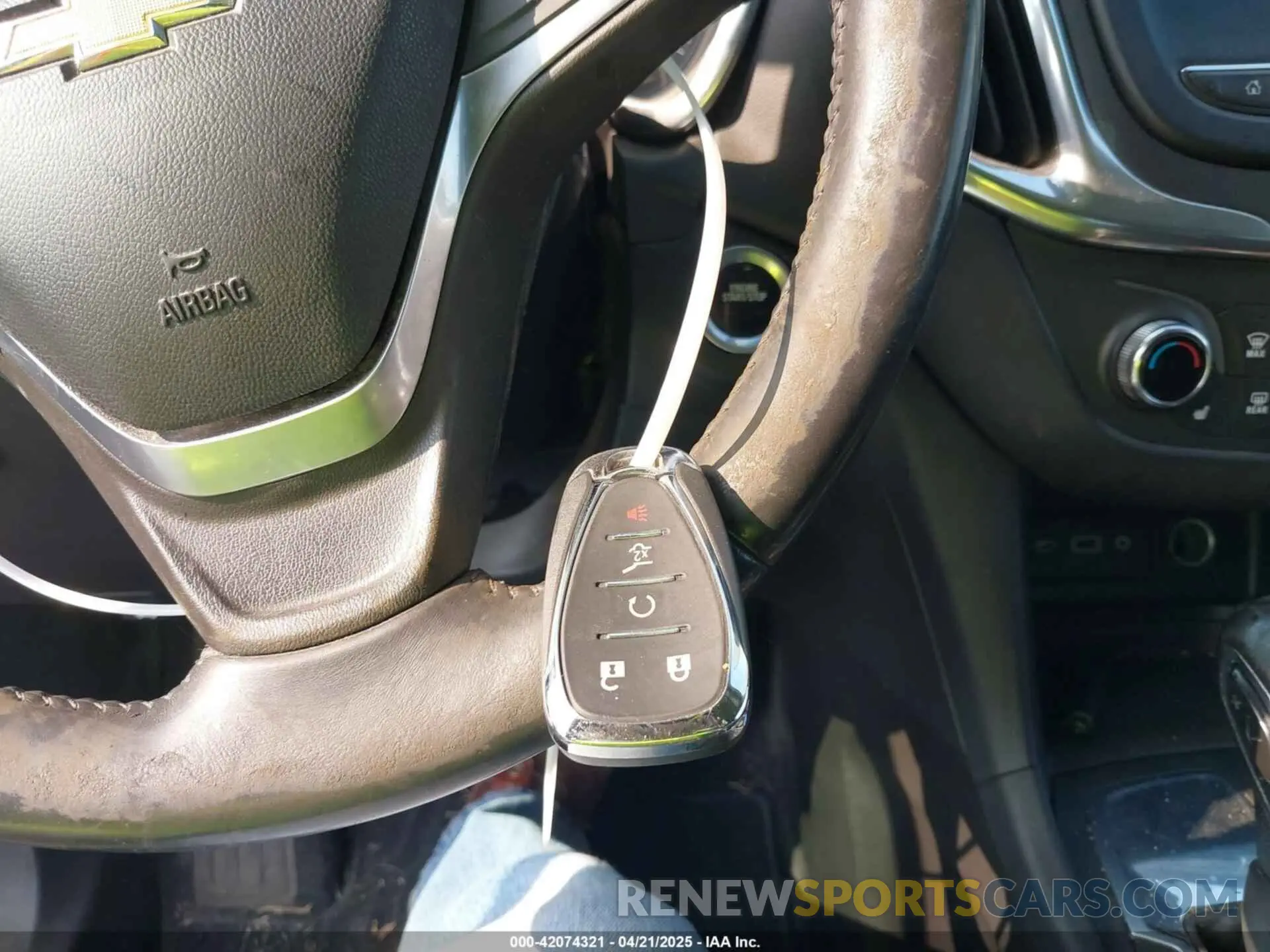 11 Photograph of a damaged car 2GNAXJEV8N6140300 CHEVROLET EQUINOX 2022