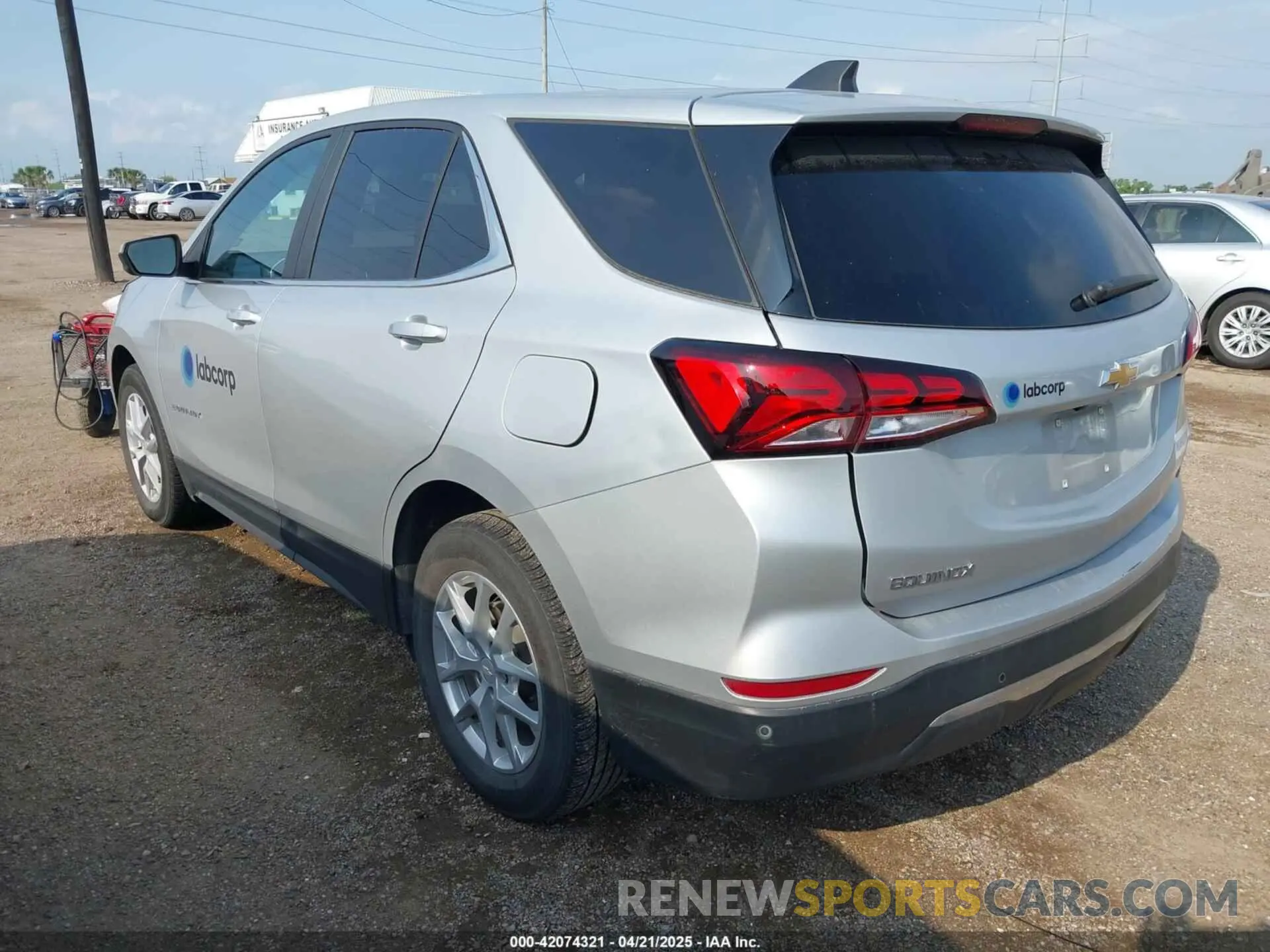 3 Photograph of a damaged car 2GNAXJEV8N6140300 CHEVROLET EQUINOX 2022