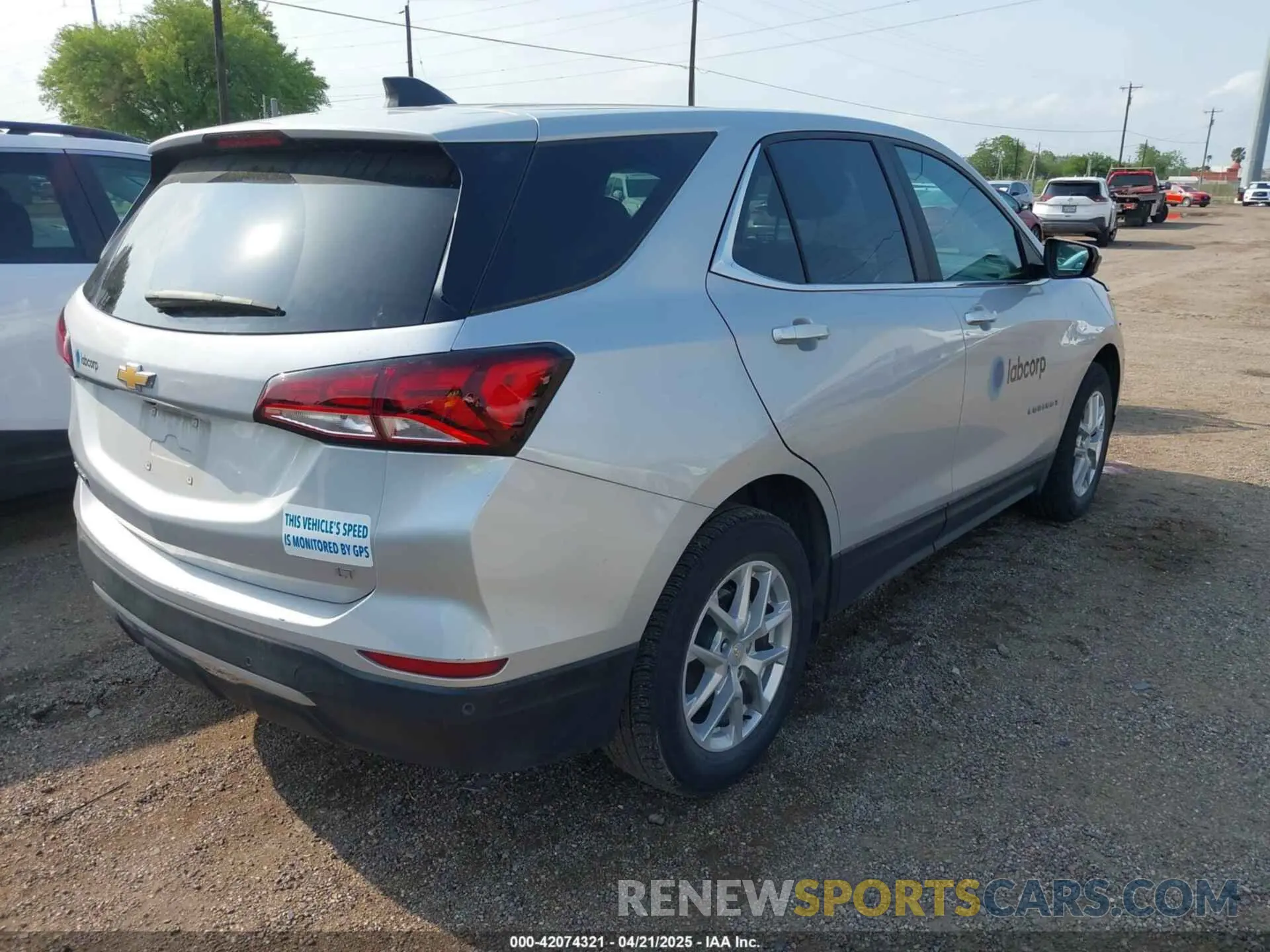 4 Photograph of a damaged car 2GNAXJEV8N6140300 CHEVROLET EQUINOX 2022