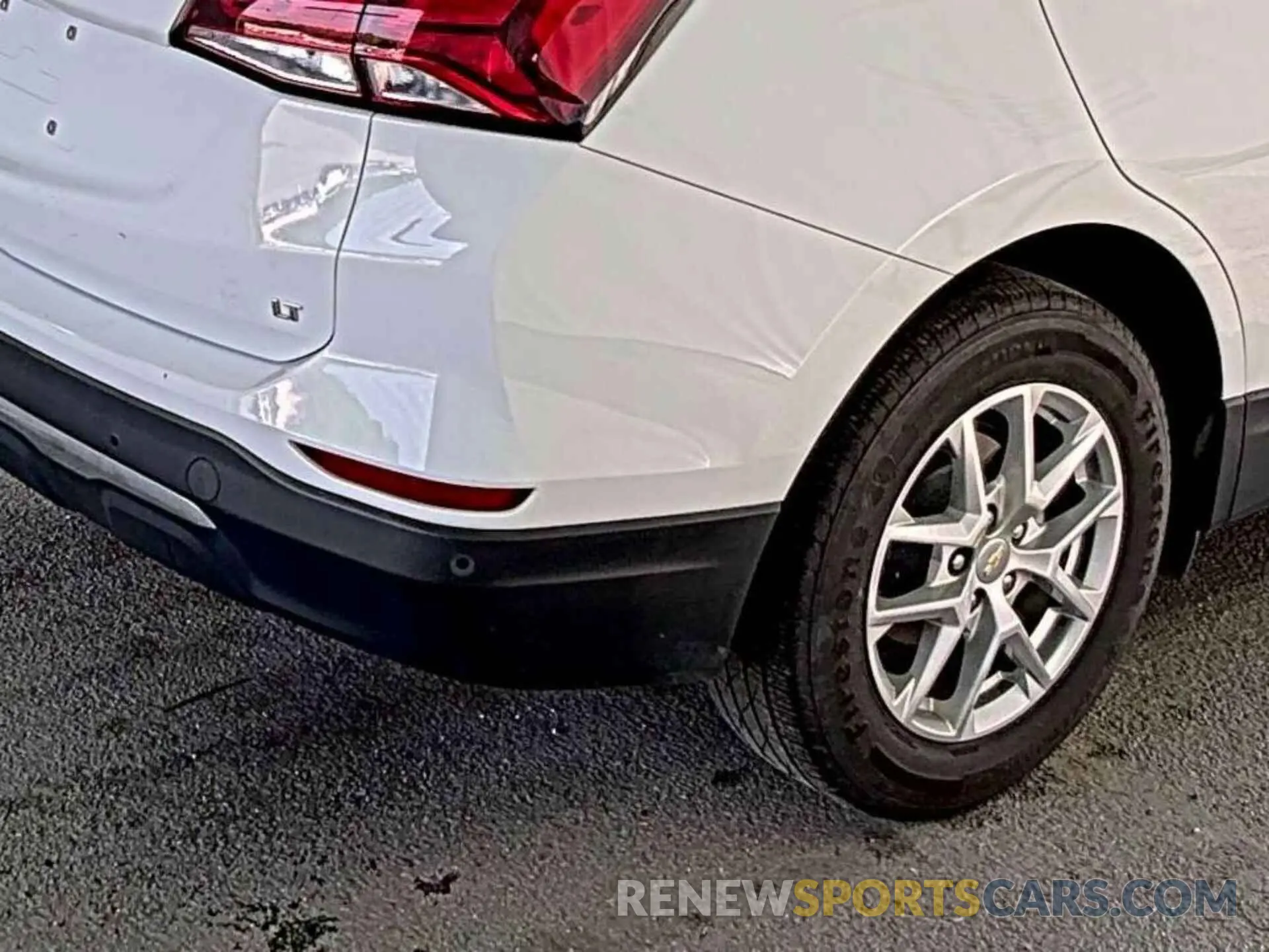 11 Photograph of a damaged car 2GNAXJEV9N6108696 CHEVROLET EQUINOX 2022