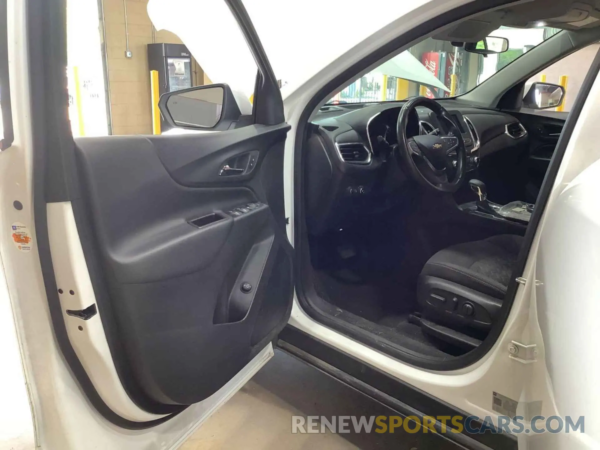 13 Photograph of a damaged car 2GNAXJEV9N6108696 CHEVROLET EQUINOX 2022