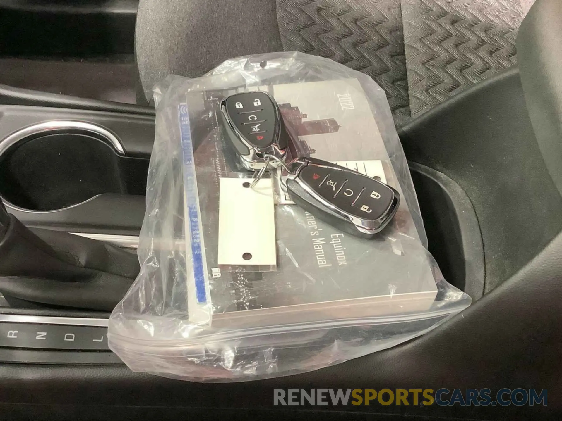 26 Photograph of a damaged car 2GNAXJEV9N6108696 CHEVROLET EQUINOX 2022