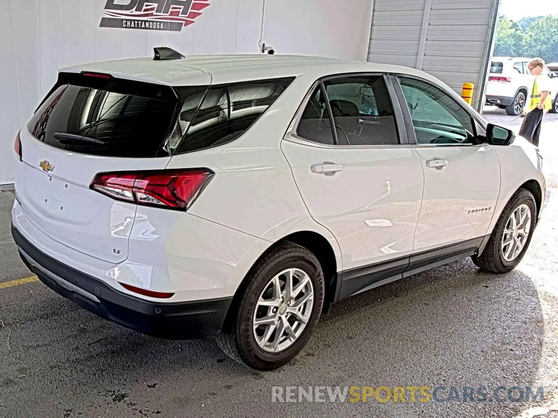 28 Photograph of a damaged car 2GNAXJEV9N6108696 CHEVROLET EQUINOX 2022