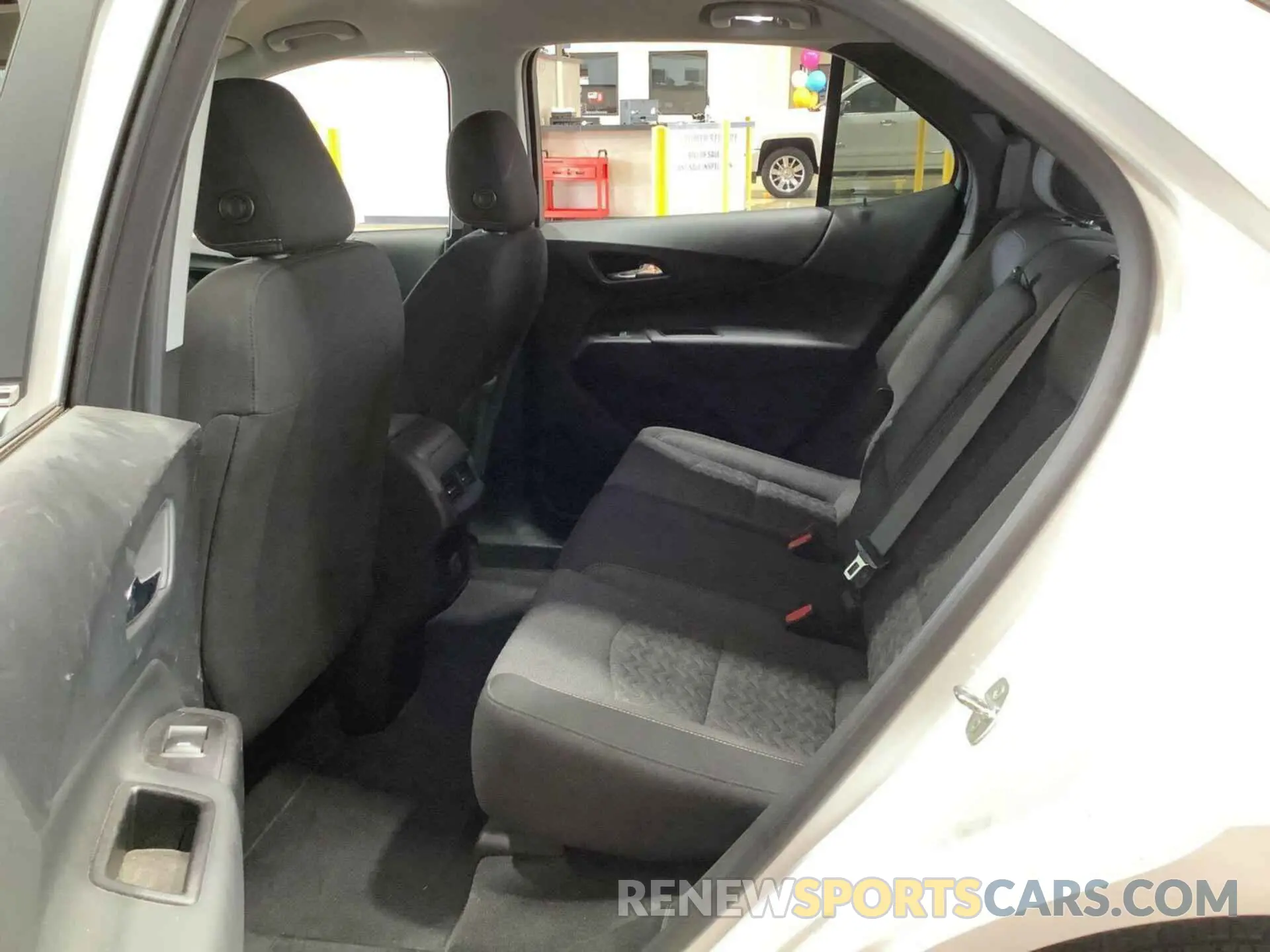 31 Photograph of a damaged car 2GNAXJEV9N6108696 CHEVROLET EQUINOX 2022
