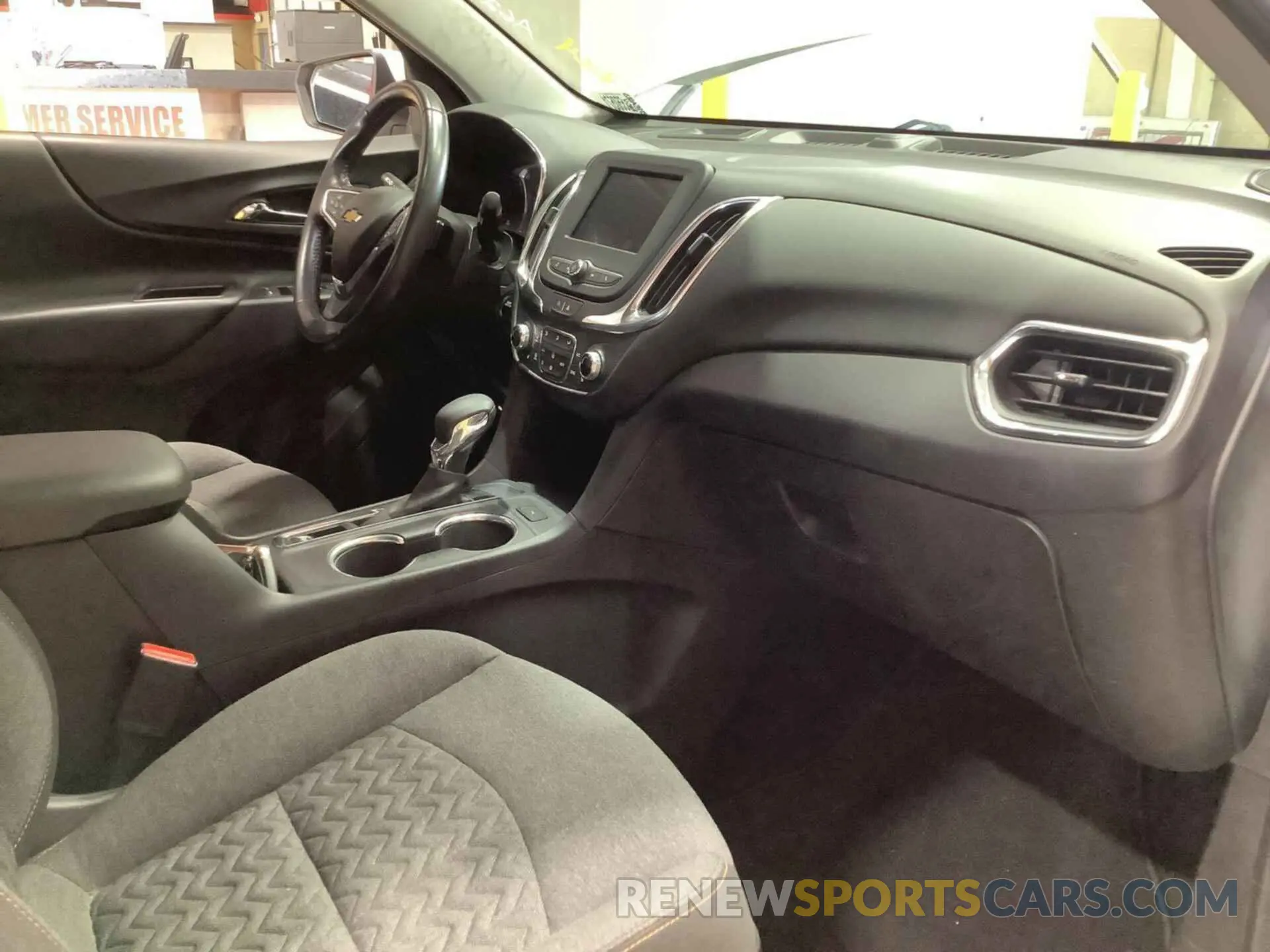 7 Photograph of a damaged car 2GNAXJEV9N6108696 CHEVROLET EQUINOX 2022