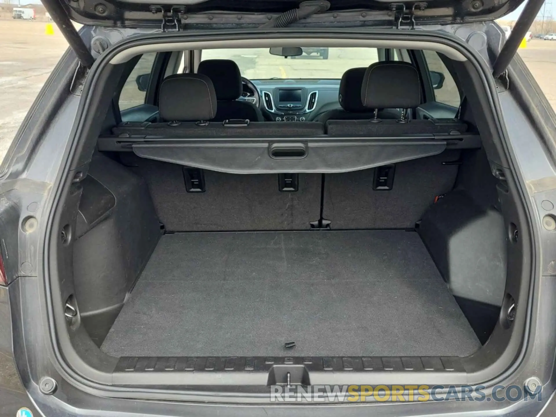 19 Photograph of a damaged car 2GNAXJEV9N6109363 CHEVROLET EQUINOX 2022
