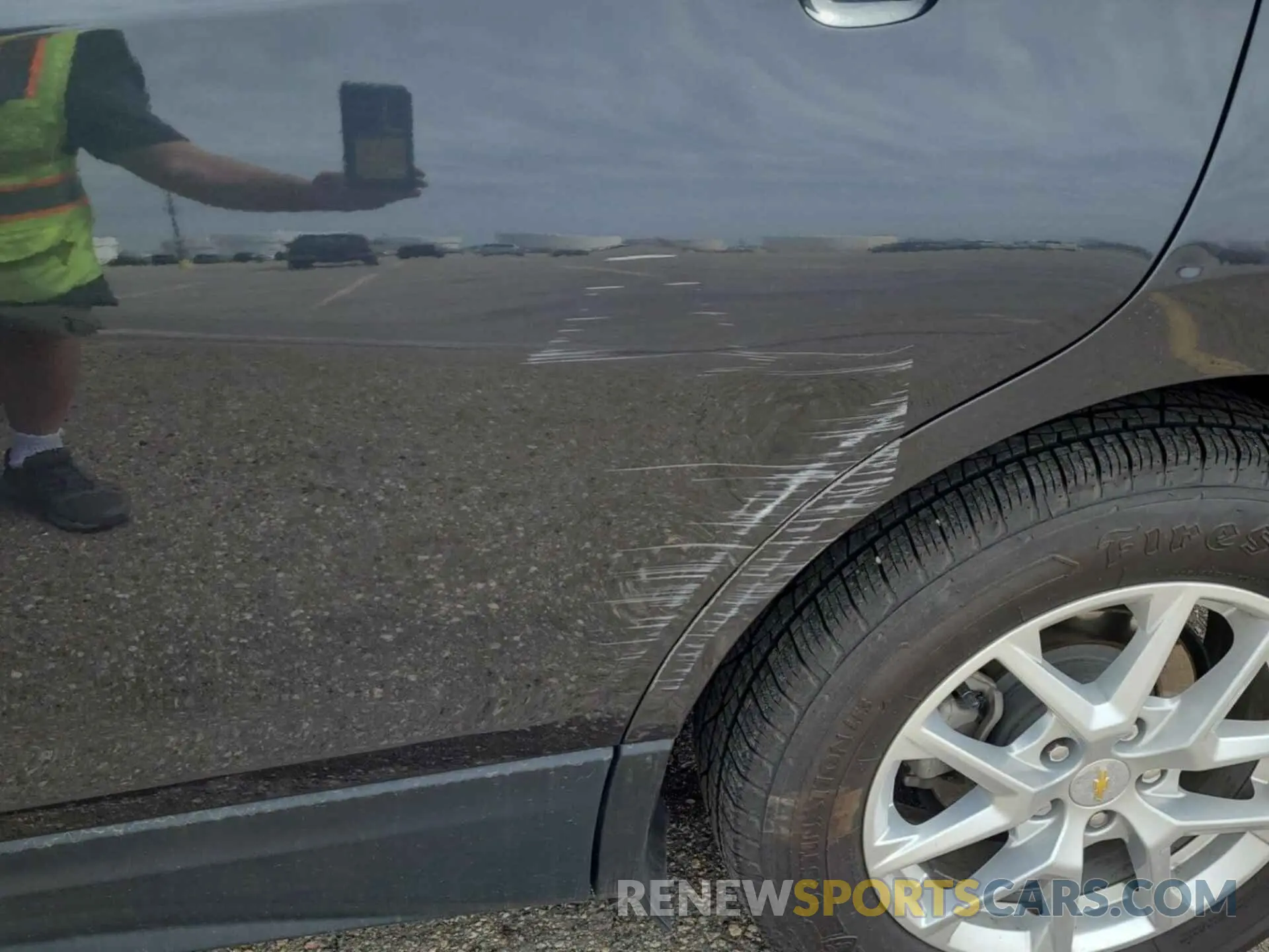 8 Photograph of a damaged car 2GNAXJEV9N6109363 CHEVROLET EQUINOX 2022