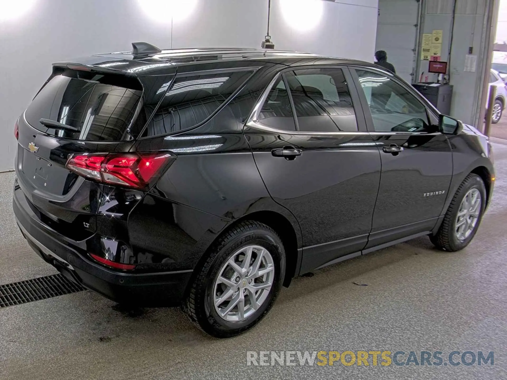 12 Photograph of a damaged car 2GNAXJEV9N6109847 CHEVROLET EQUINOX 2022