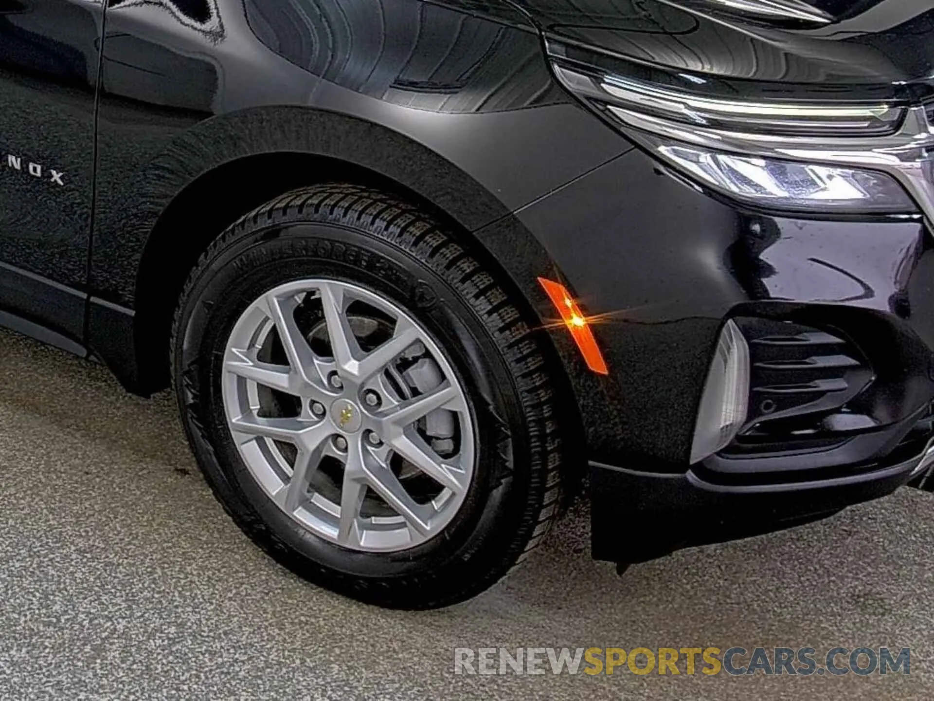 18 Photograph of a damaged car 2GNAXJEV9N6109847 CHEVROLET EQUINOX 2022