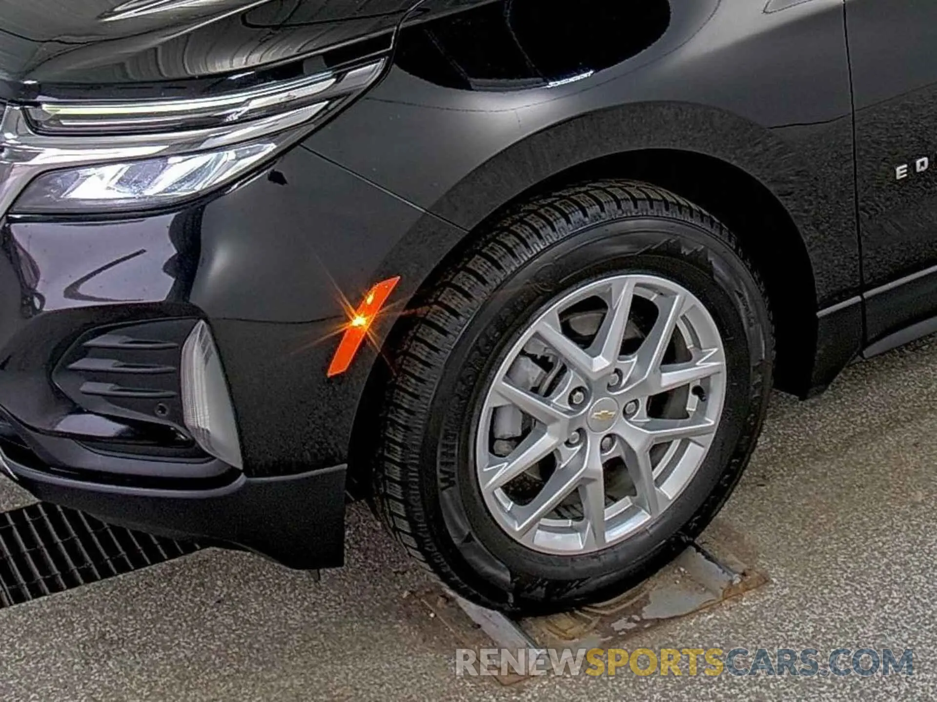 25 Photograph of a damaged car 2GNAXJEV9N6109847 CHEVROLET EQUINOX 2022