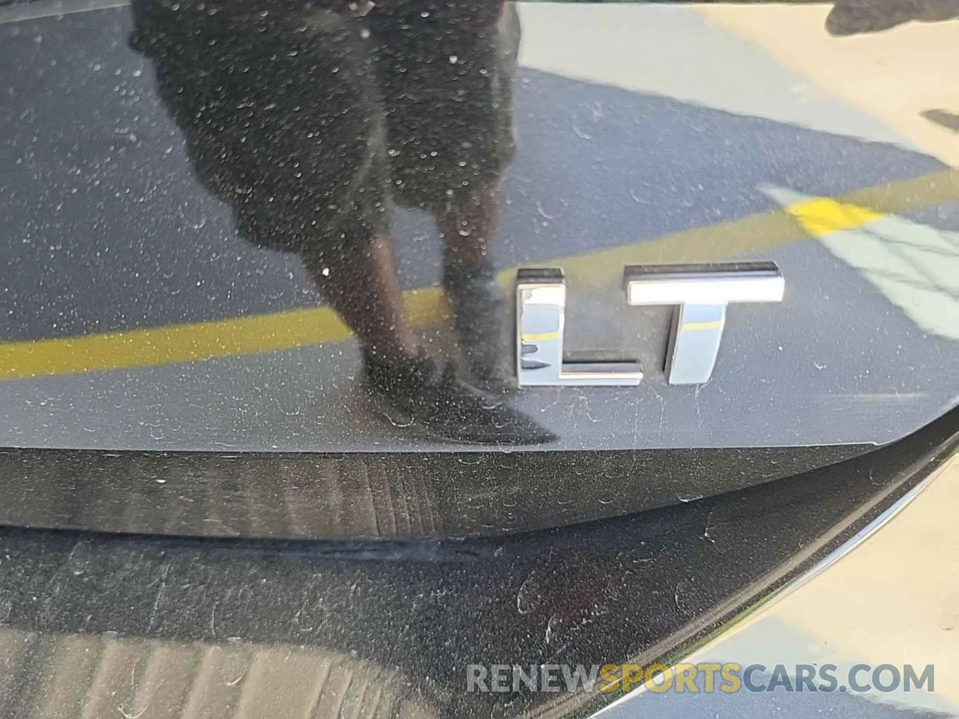 33 Photograph of a damaged car 2GNAXJEV9N6109847 CHEVROLET EQUINOX 2022