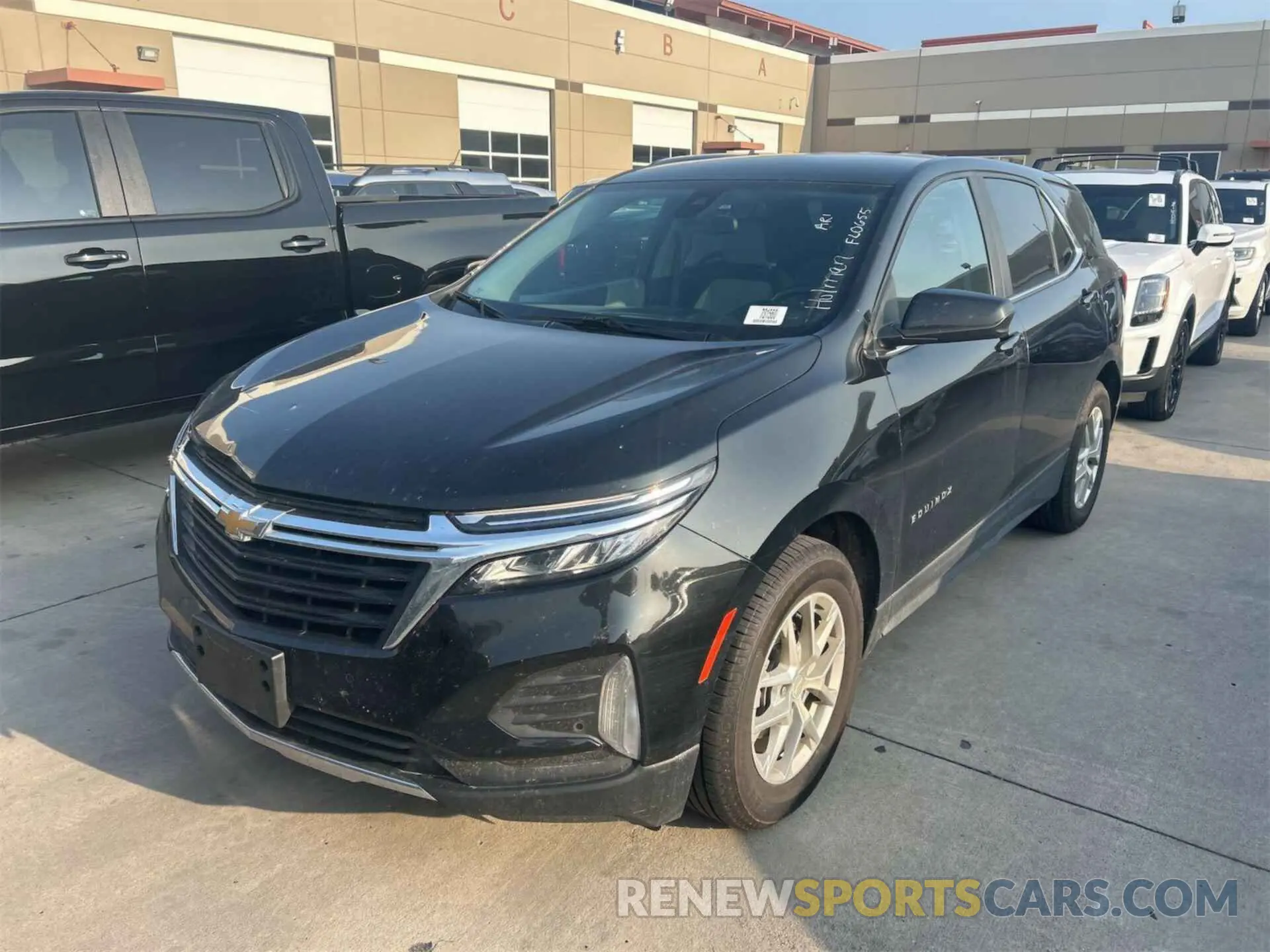 4 Photograph of a damaged car 2GNAXJEV9N6111159 CHEVROLET EQUINOX 2022