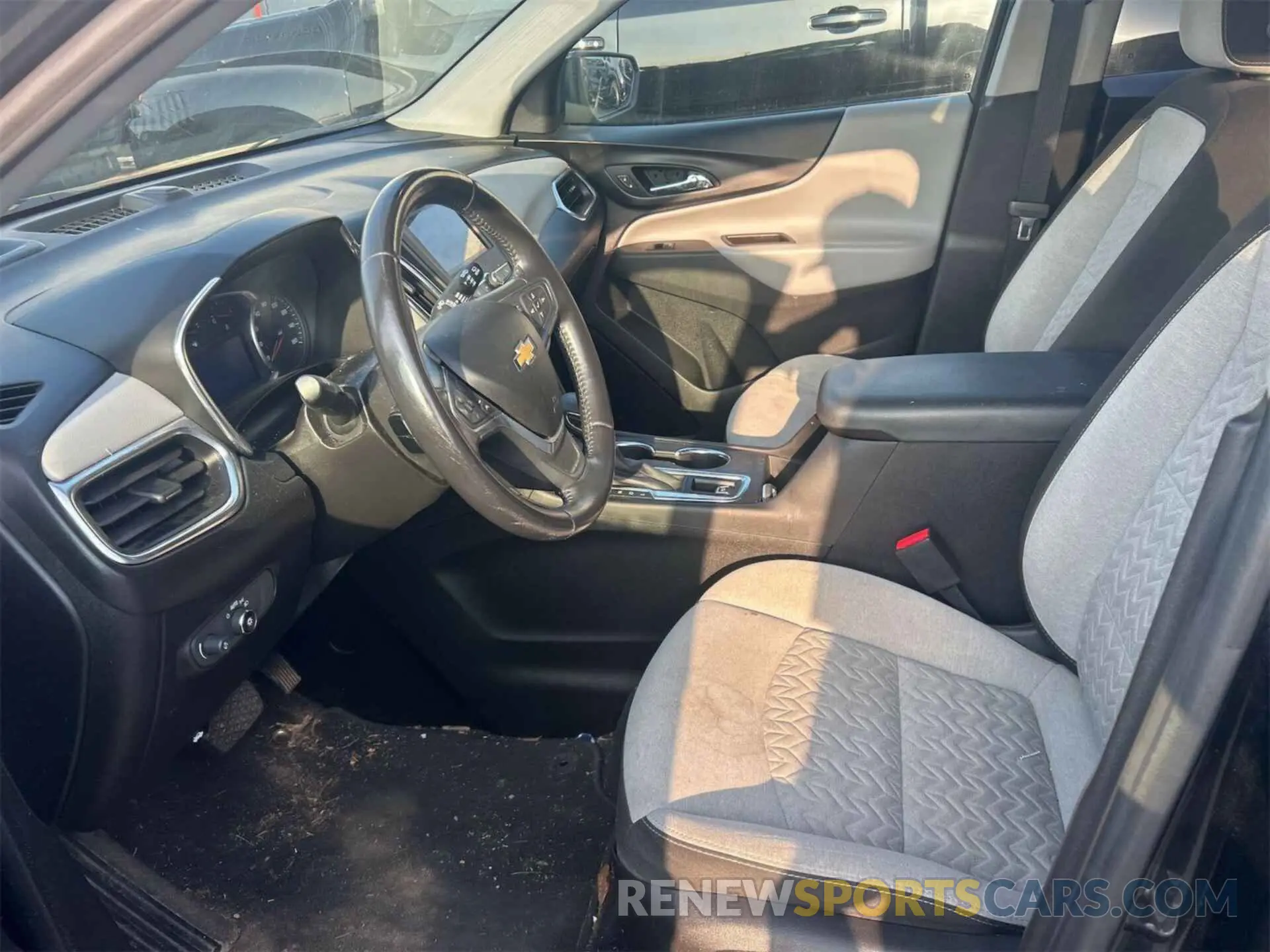 5 Photograph of a damaged car 2GNAXJEV9N6111159 CHEVROLET EQUINOX 2022