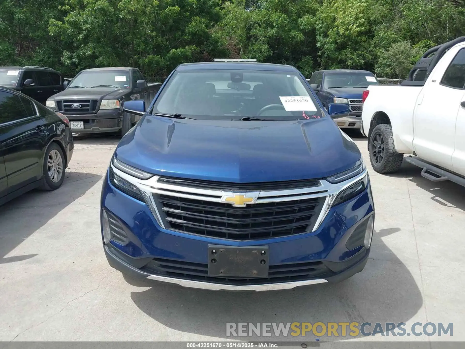 12 Photograph of a damaged car 2GNAXJEV9N6126437 CHEVROLET EQUINOX 2022