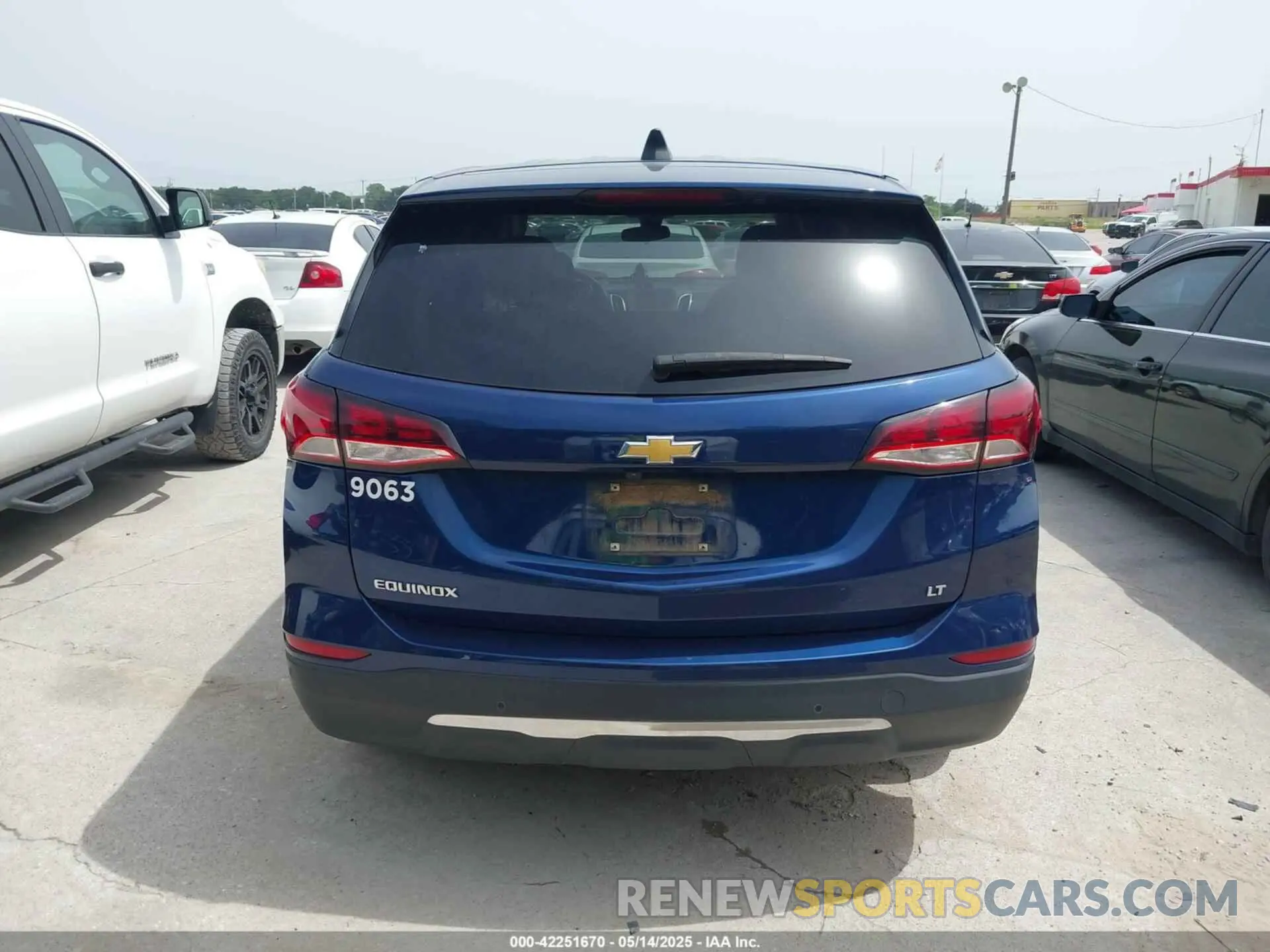 16 Photograph of a damaged car 2GNAXJEV9N6126437 CHEVROLET EQUINOX 2022