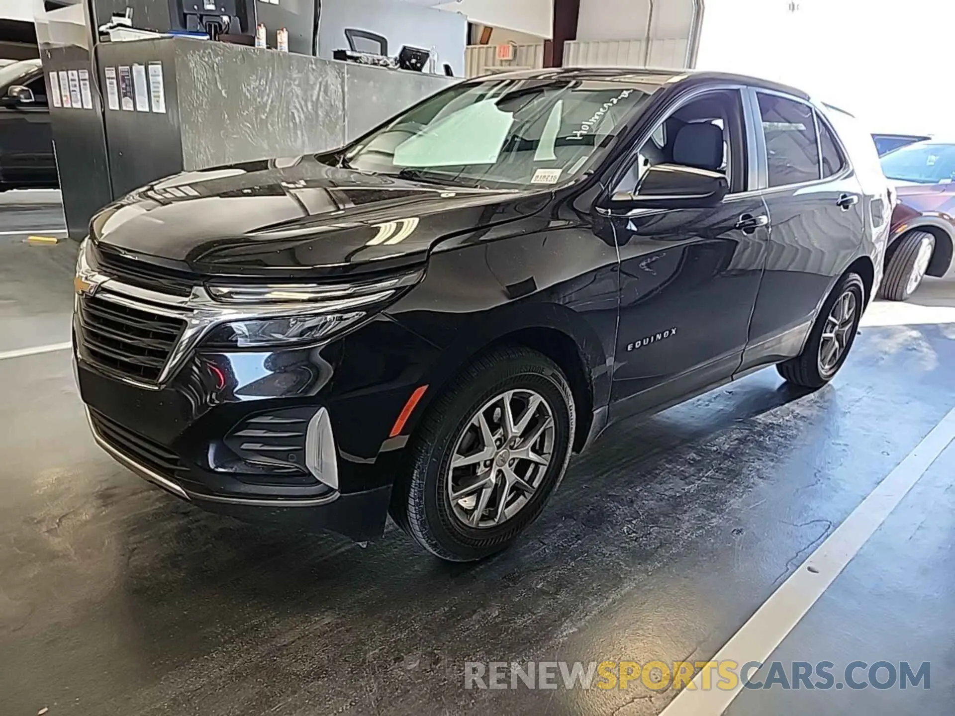 18 Photograph of a damaged car 2GNAXJEVXN6110442 CHEVROLET EQUINOX 2022