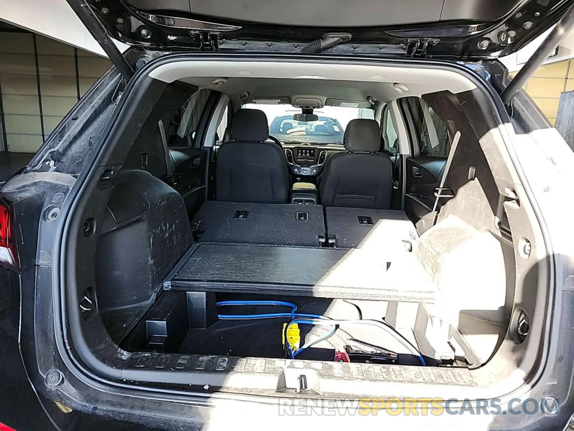 6 Photograph of a damaged car 2GNAXJEVXN6110442 CHEVROLET EQUINOX 2022