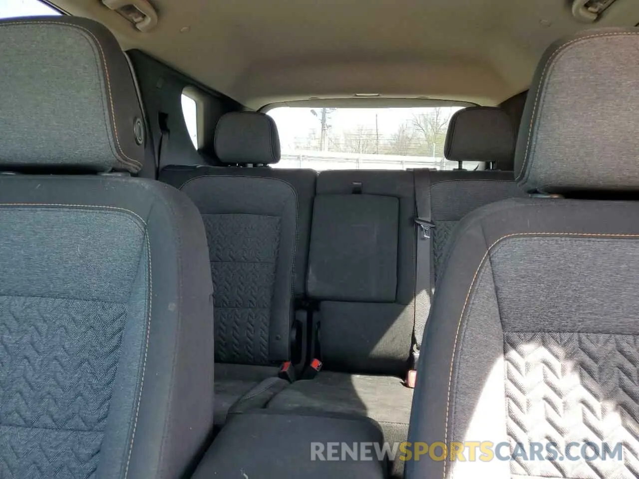 10 Photograph of a damaged car 2GNAXJEVXN6134398 CHEVROLET EQUINOX 2022