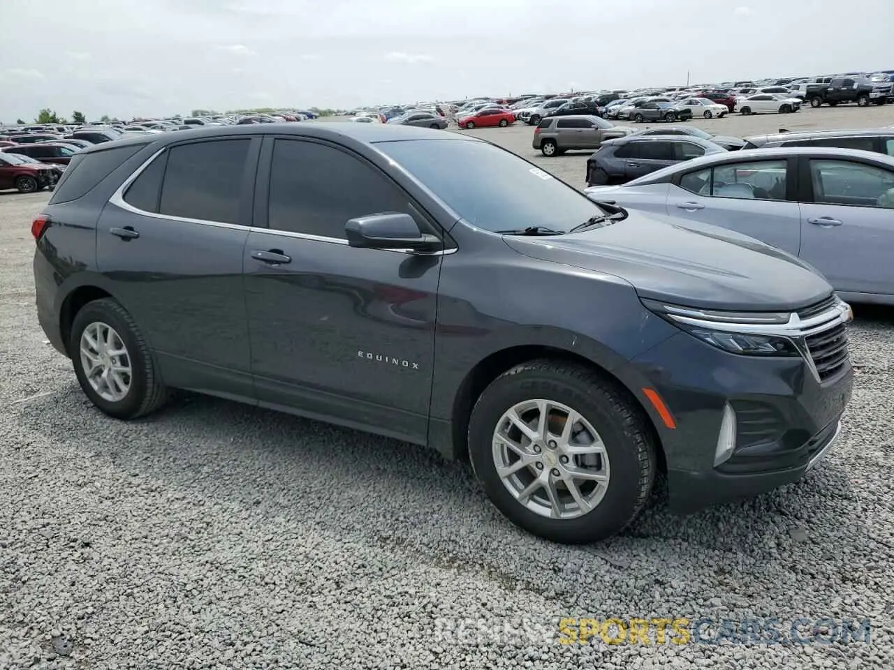 4 Photograph of a damaged car 2GNAXKEV0N6109564 CHEVROLET EQUINOX 2022