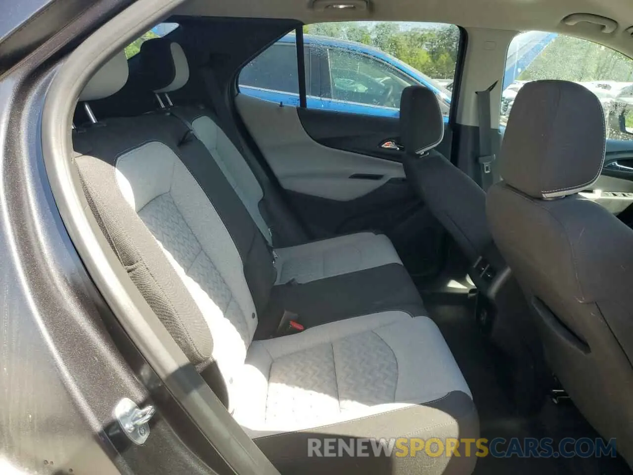 11 Photograph of a damaged car 2GNAXKEV0N6152785 CHEVROLET EQUINOX 2022