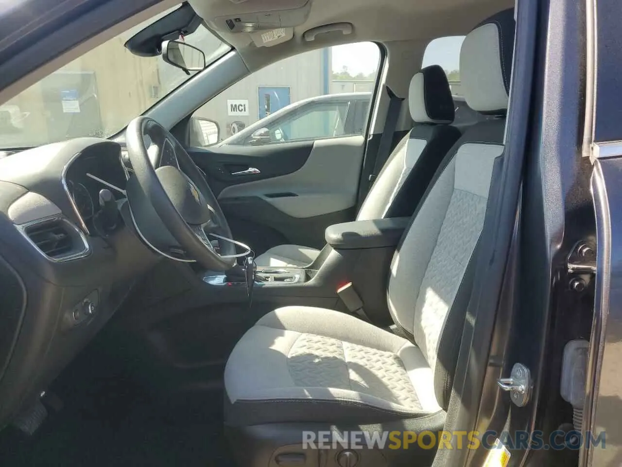7 Photograph of a damaged car 2GNAXKEV0N6152785 CHEVROLET EQUINOX 2022