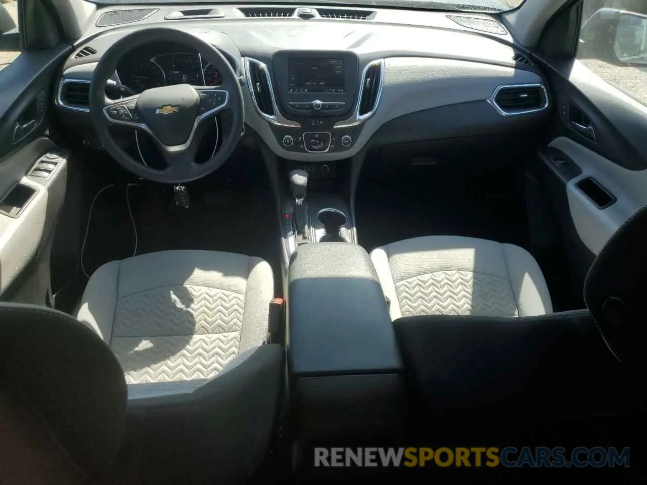 8 Photograph of a damaged car 2GNAXKEV0N6152785 CHEVROLET EQUINOX 2022