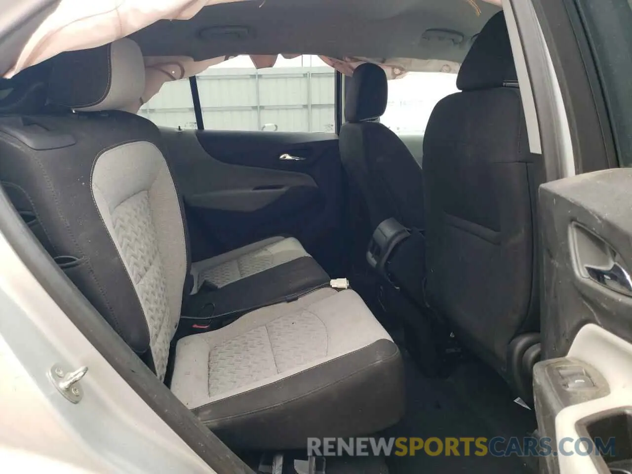 11 Photograph of a damaged car 2GNAXKEV1N6115292 CHEVROLET EQUINOX 2022