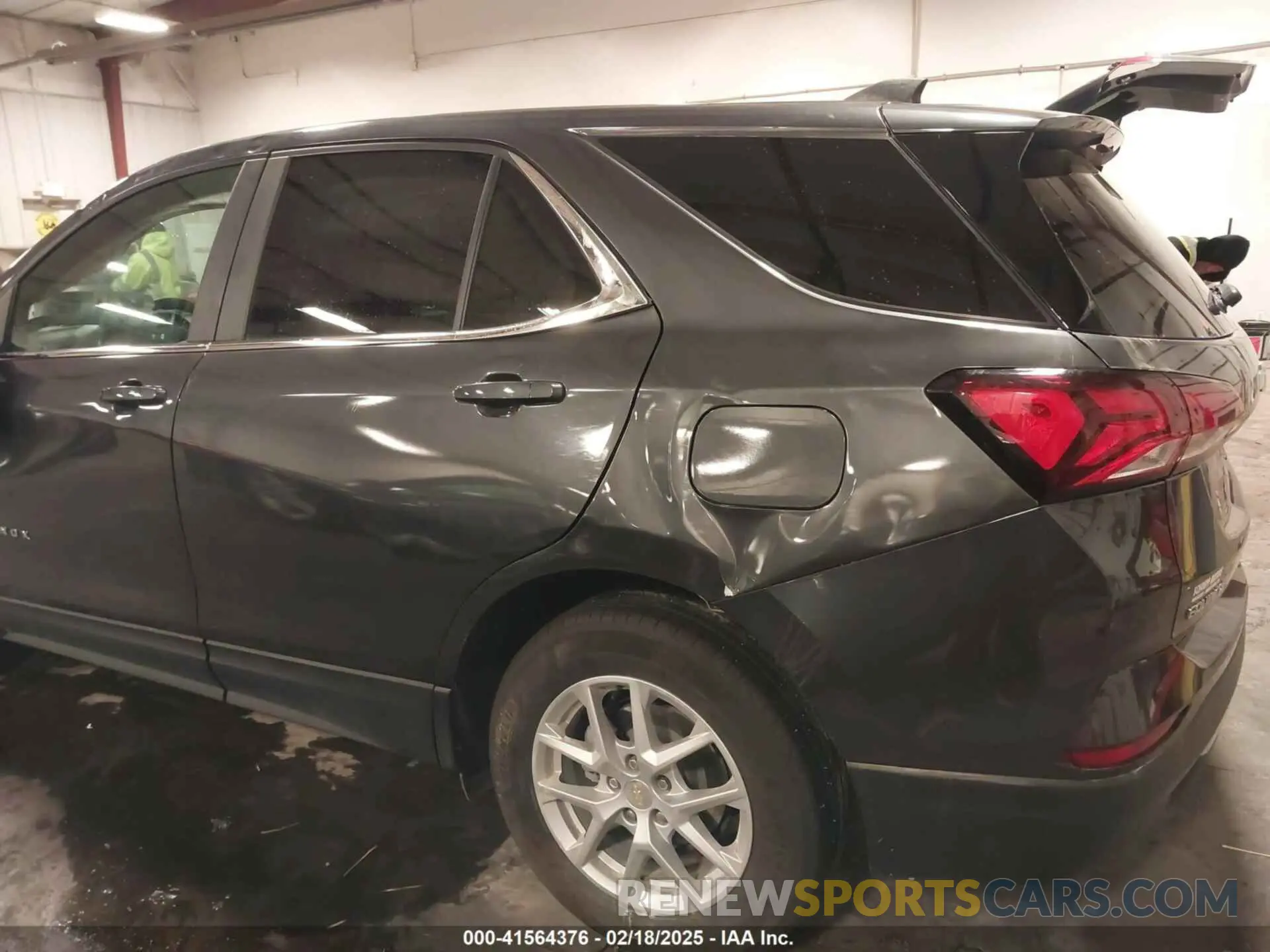 13 Photograph of a damaged car 2GNAXKEV1N6128723 CHEVROLET EQUINOX 2022