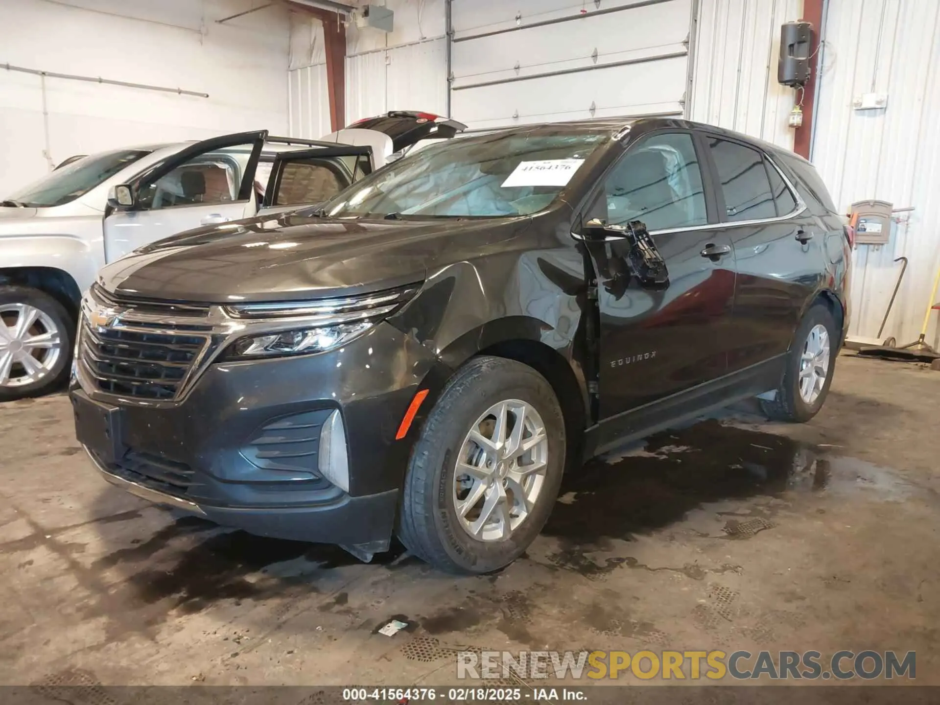 2 Photograph of a damaged car 2GNAXKEV1N6128723 CHEVROLET EQUINOX 2022