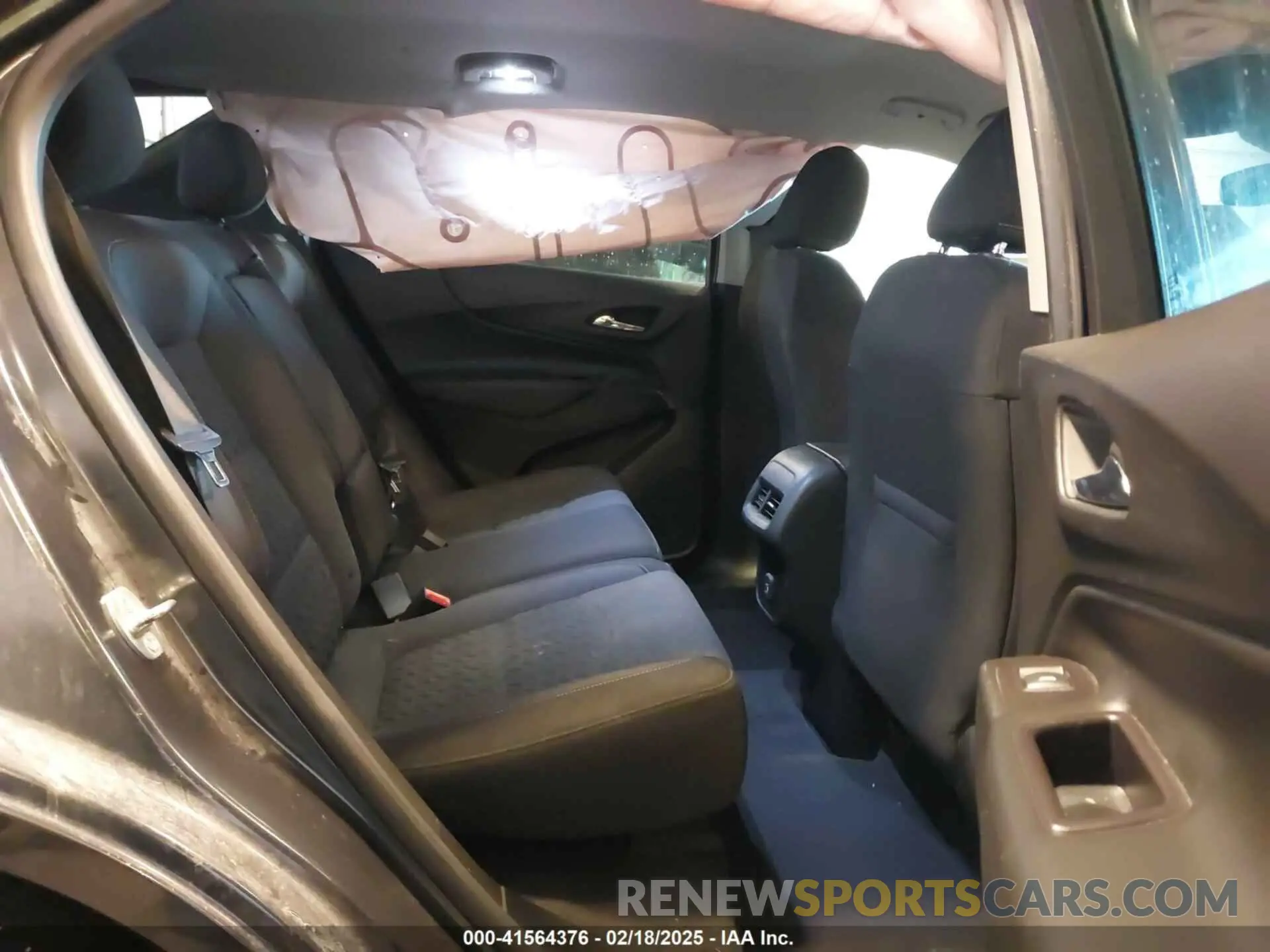 8 Photograph of a damaged car 2GNAXKEV1N6128723 CHEVROLET EQUINOX 2022