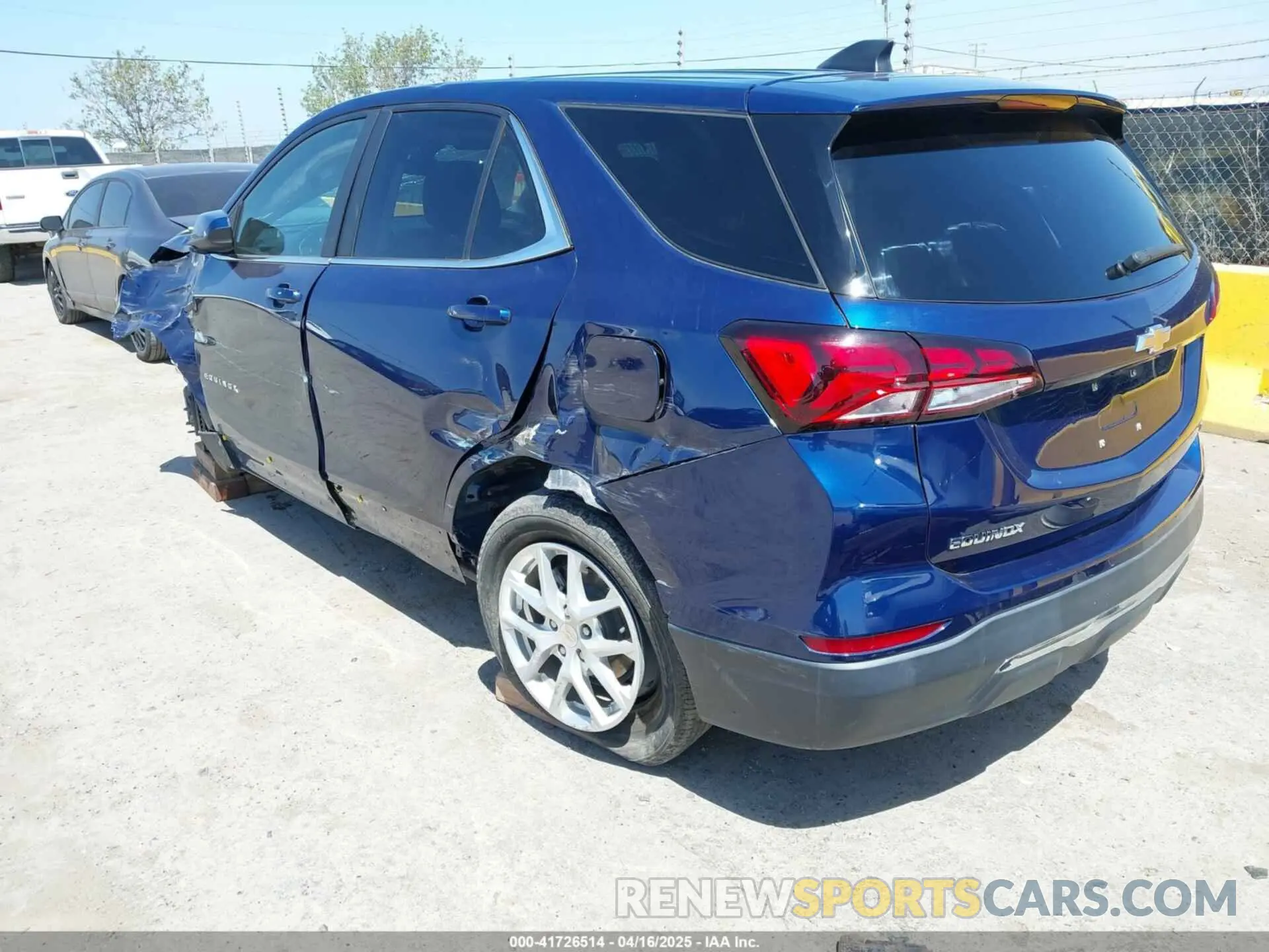 3 Photograph of a damaged car 2GNAXKEV1N6131220 CHEVROLET EQUINOX 2022
