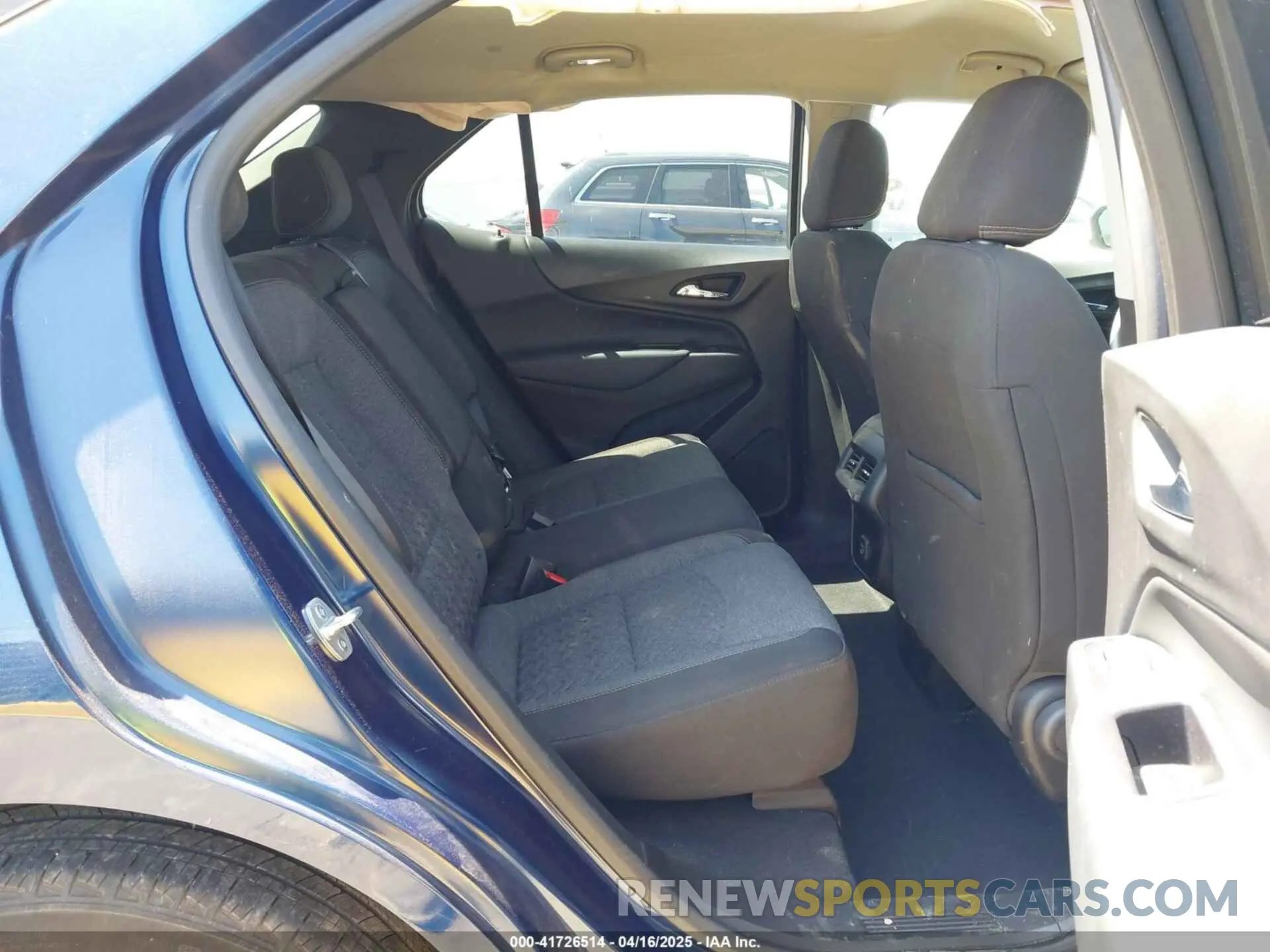 8 Photograph of a damaged car 2GNAXKEV1N6131220 CHEVROLET EQUINOX 2022