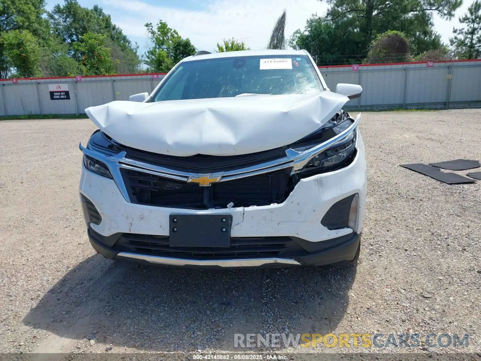 11 Photograph of a damaged car 2GNAXKEV2N6117696 CHEVROLET EQUINOX 2022