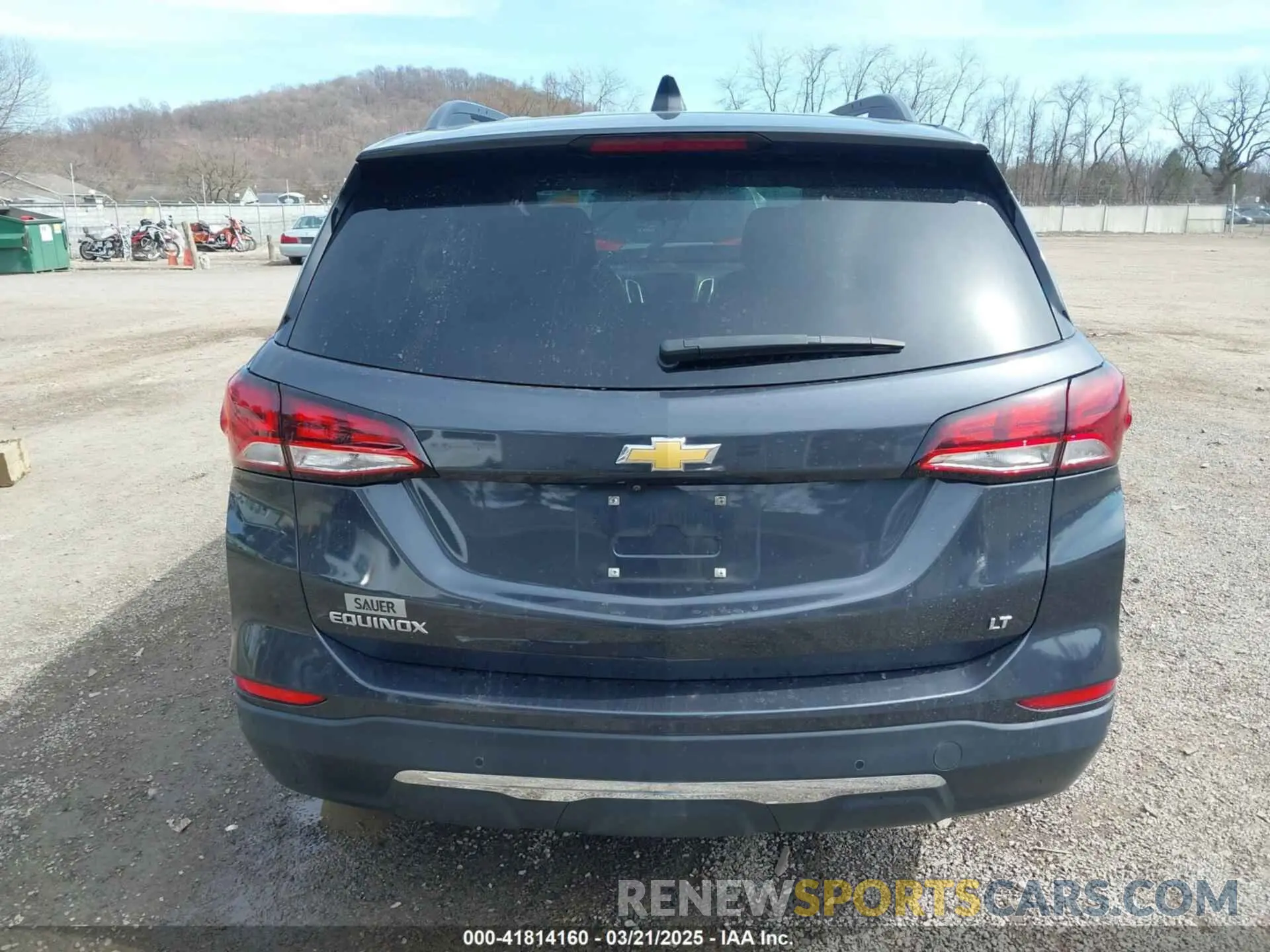 17 Photograph of a damaged car 2GNAXKEV4N6151932 CHEVROLET EQUINOX 2022
