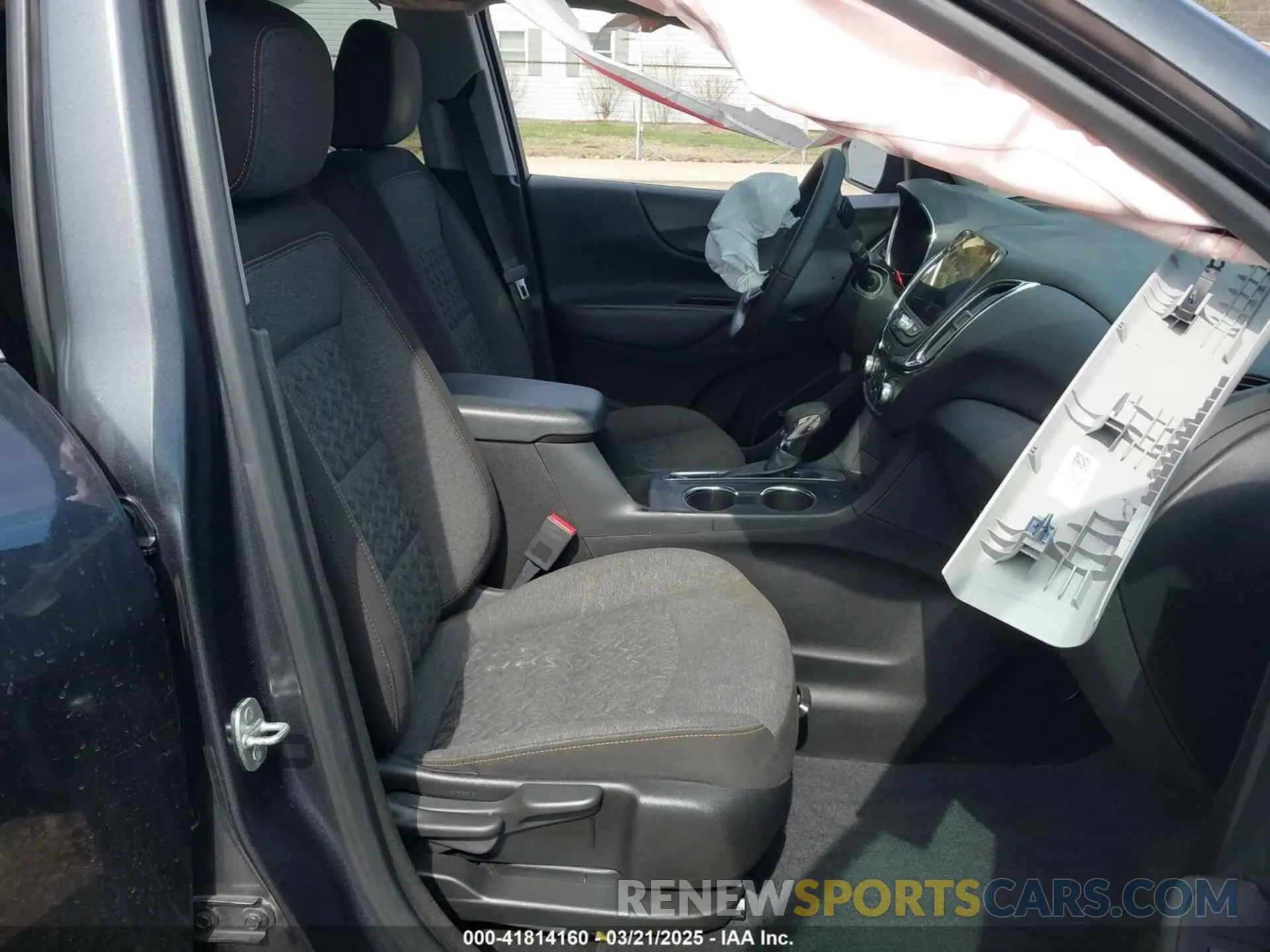 5 Photograph of a damaged car 2GNAXKEV4N6151932 CHEVROLET EQUINOX 2022