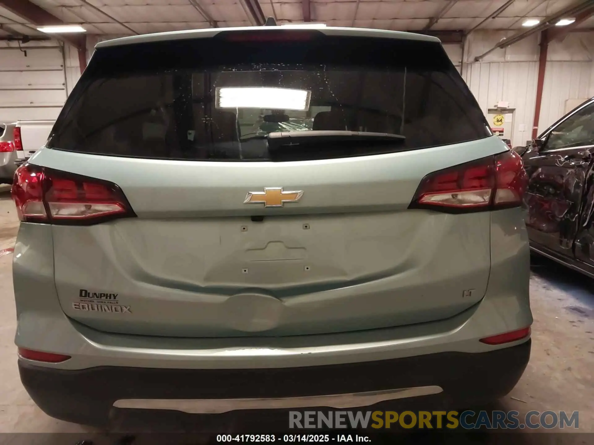 21 Photograph of a damaged car 2GNAXKEV6N6112484 CHEVROLET EQUINOX 2022
