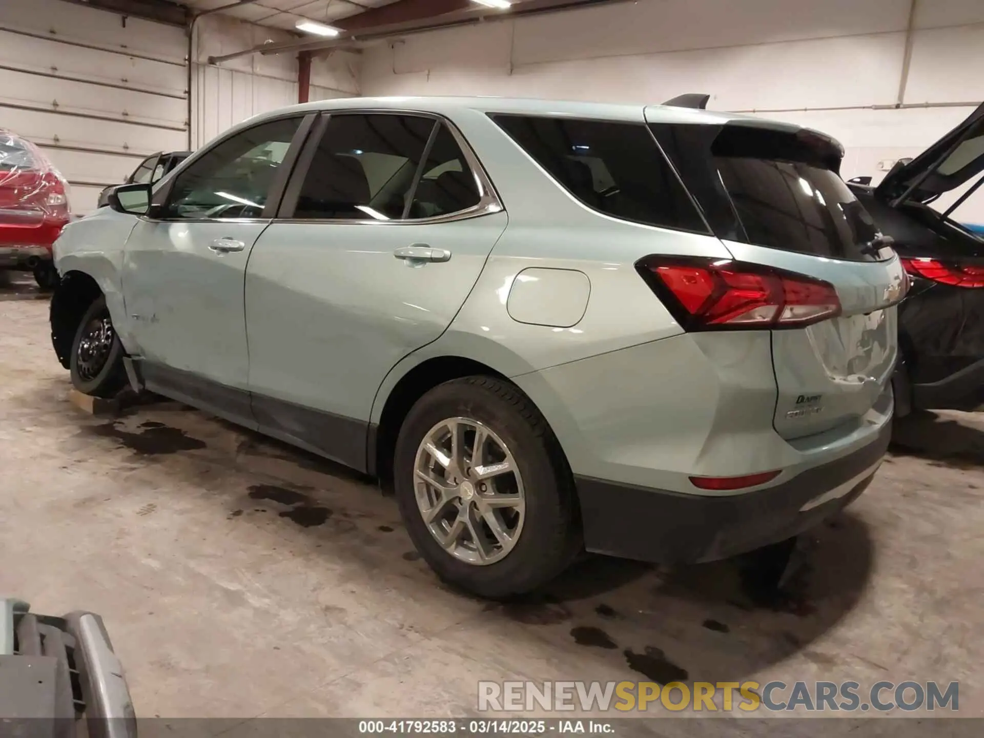 3 Photograph of a damaged car 2GNAXKEV6N6112484 CHEVROLET EQUINOX 2022