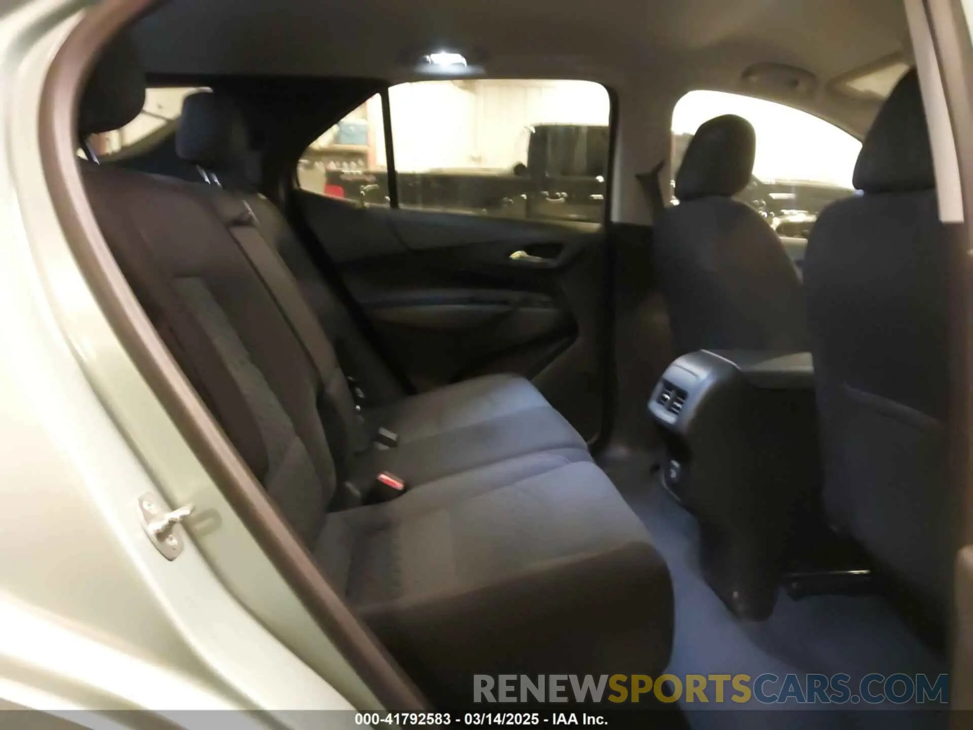8 Photograph of a damaged car 2GNAXKEV6N6112484 CHEVROLET EQUINOX 2022