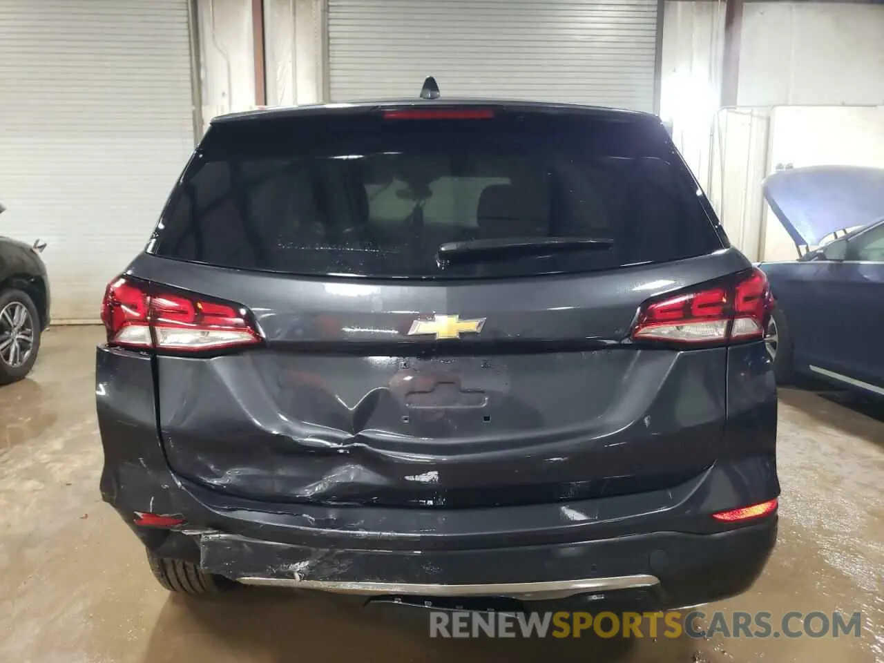 6 Photograph of a damaged car 2GNAXKEV7N6136194 CHEVROLET EQUINOX 2022
