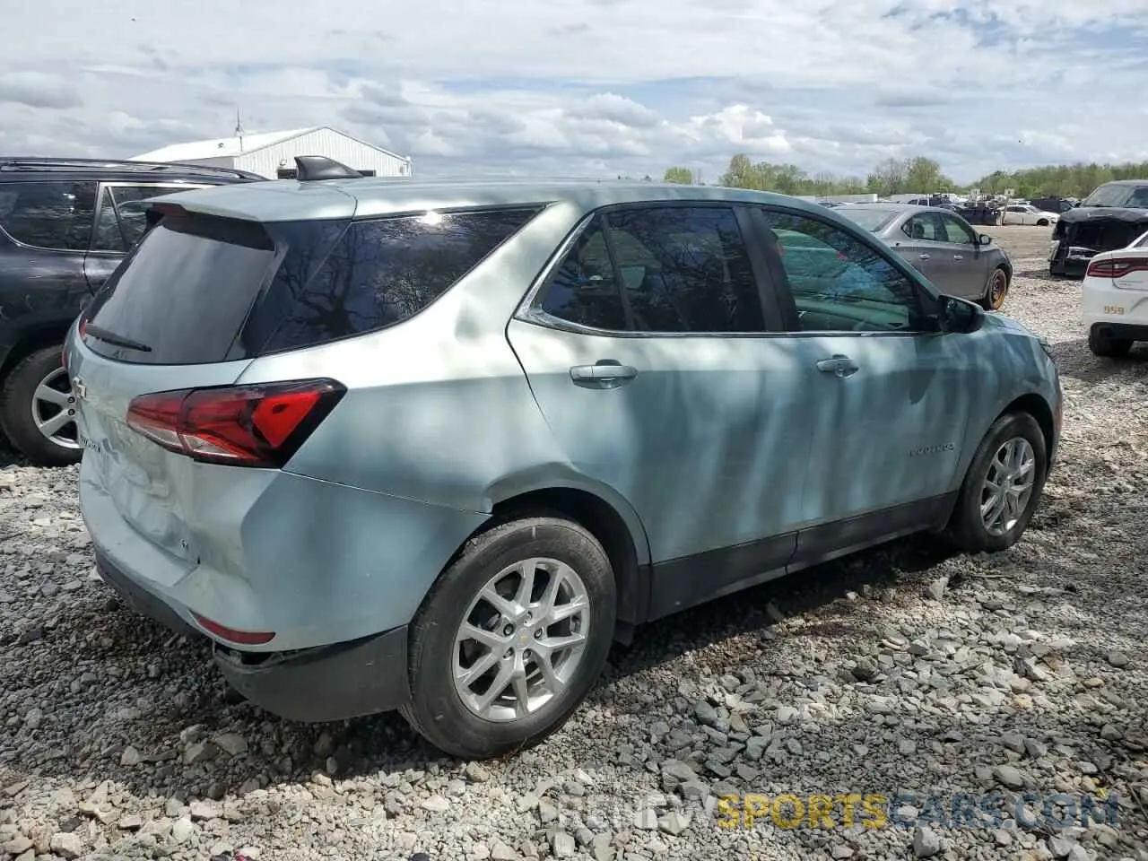 3 Photograph of a damaged car 2GNAXKEV8N6141114 CHEVROLET EQUINOX 2022