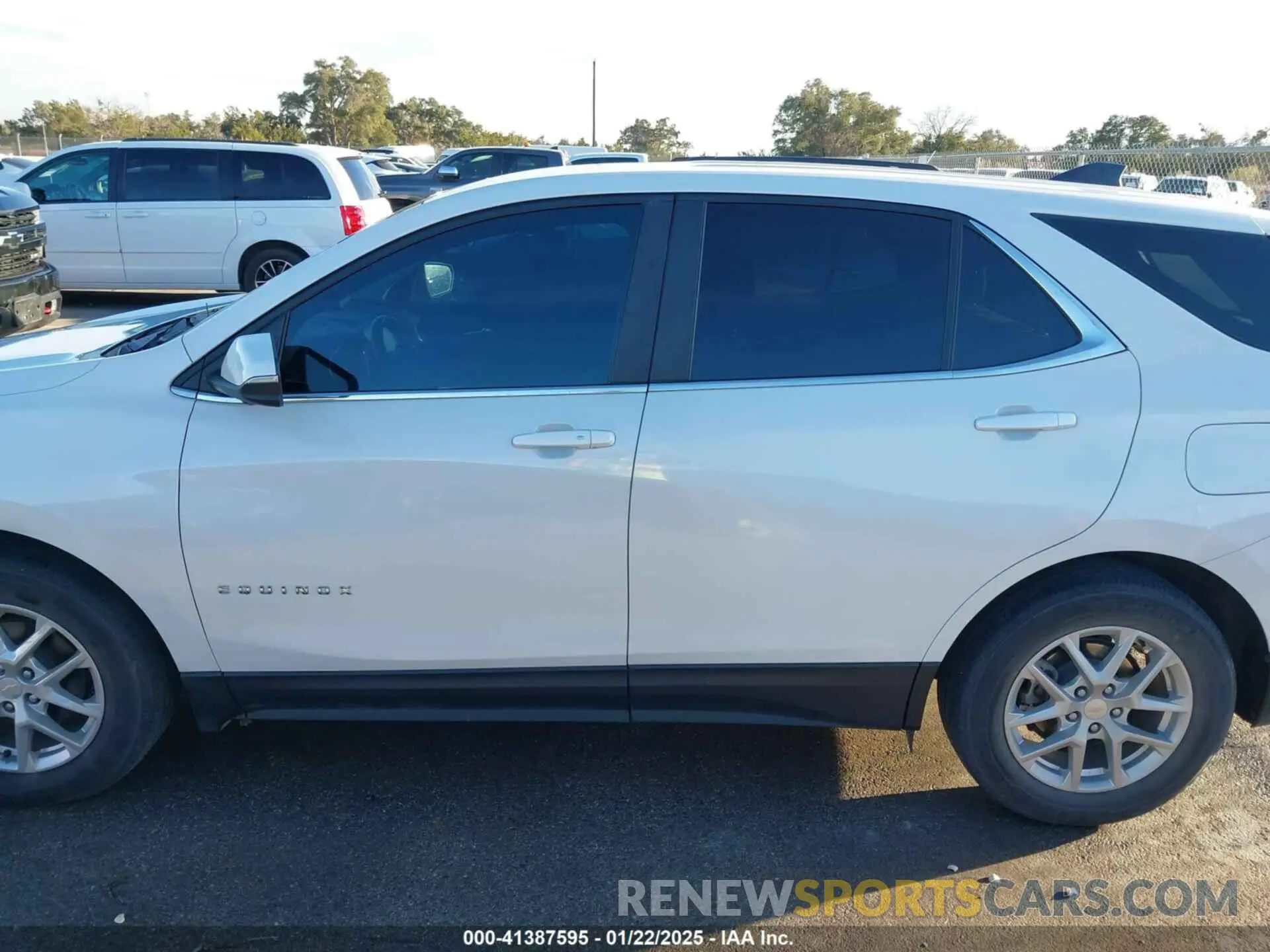 15 Photograph of a damaged car 2GNAXKEV9N6104136 CHEVROLET EQUINOX 2022