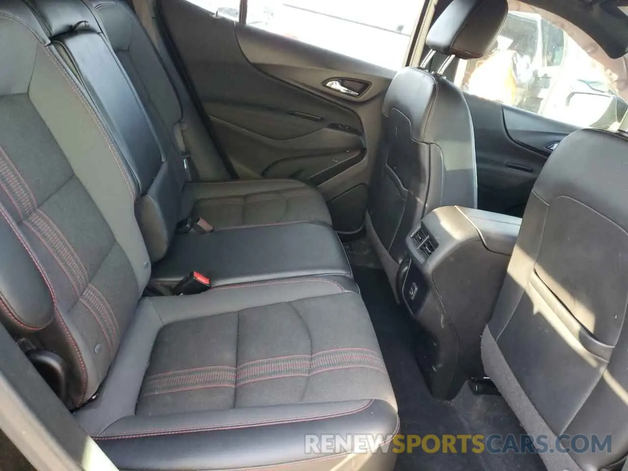 11 Photograph of a damaged car 2GNAXMEV2N6137412 CHEVROLET EQUINOX 2022