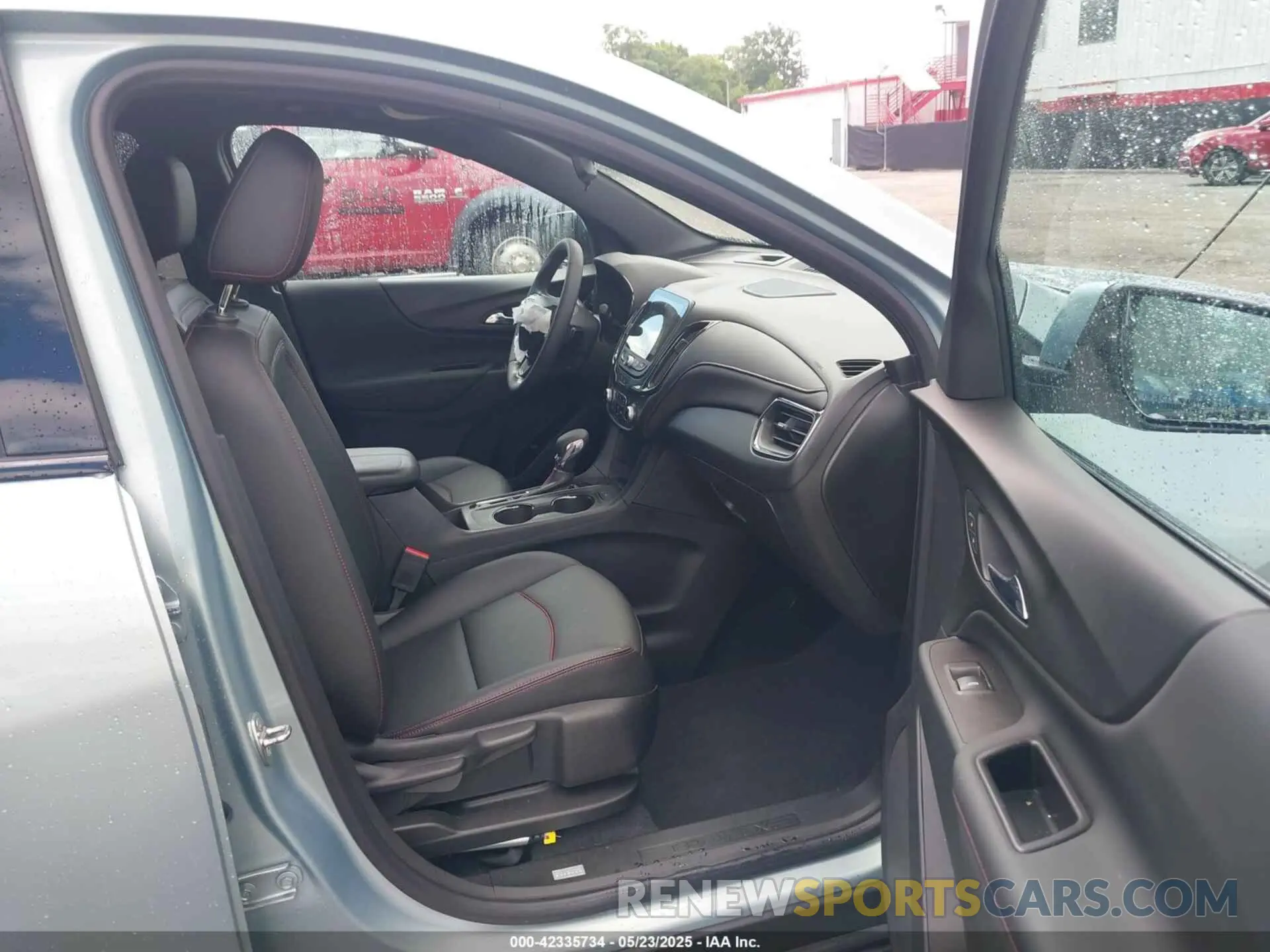 5 Photograph of a damaged car 2GNAXMEV5N6108213 CHEVROLET EQUINOX 2022