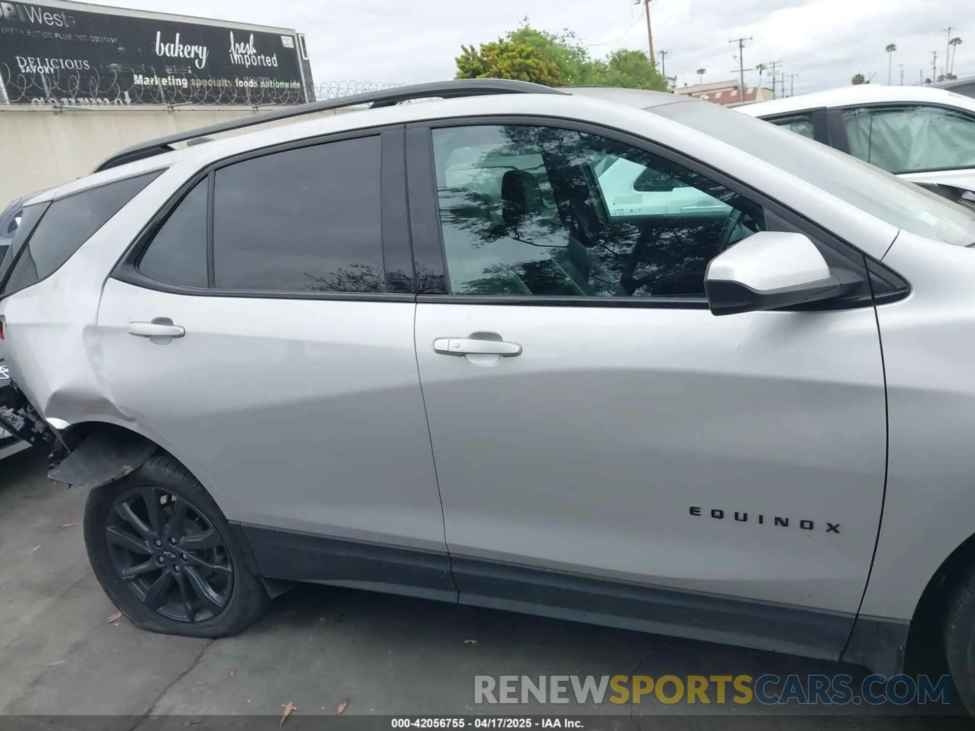 14 Photograph of a damaged car 2GNAXMEV5N6125352 CHEVROLET EQUINOX 2022